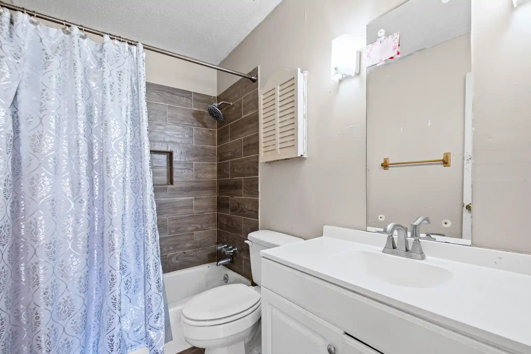 Photo 3 of Sale Pending at 1742 San Bernardo Ave, Memphis, TN 38116 | MLS# 10229335 | Listing updated on 2026-09-07