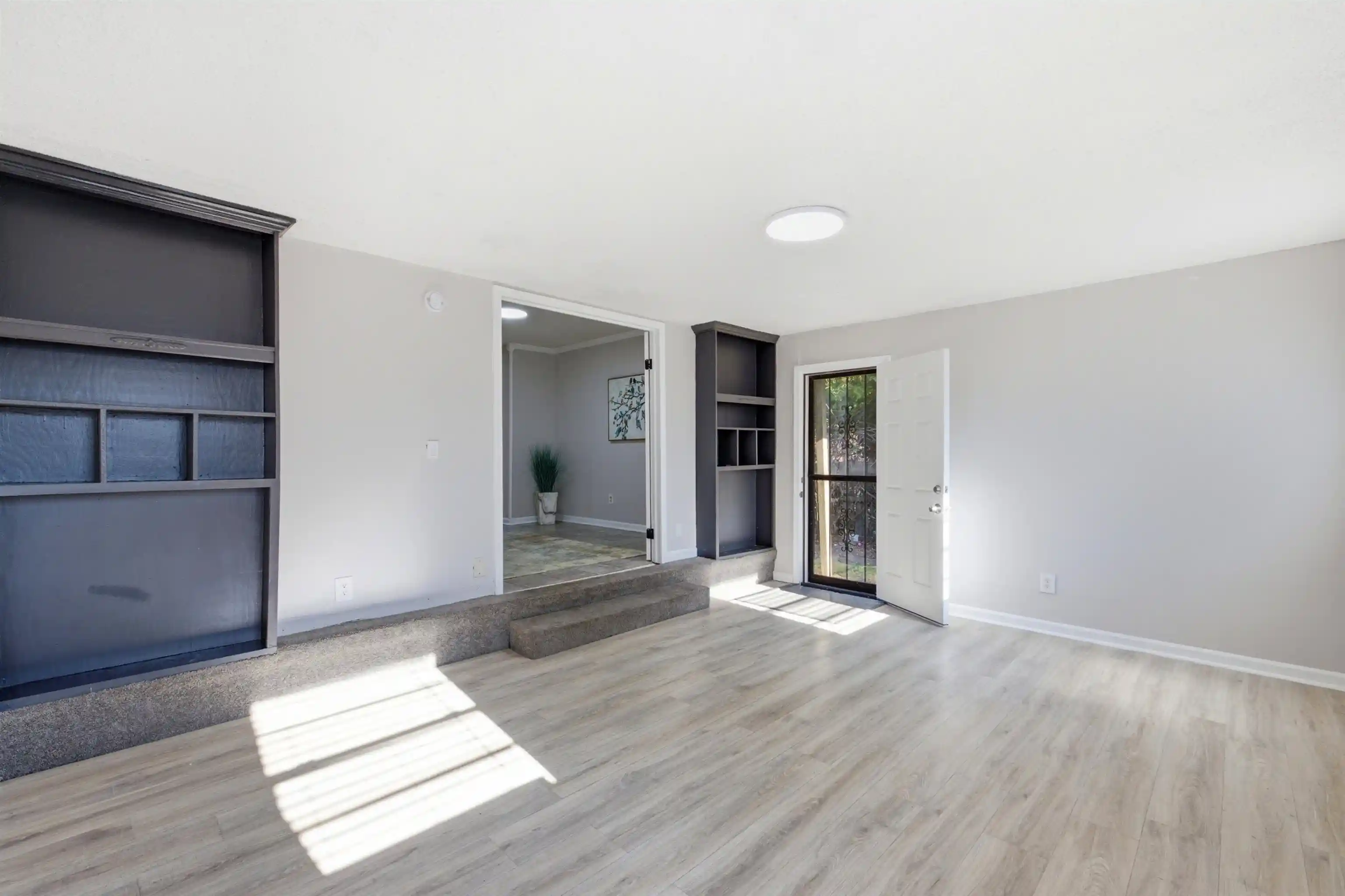 Photo 2 of Sale Pending at 1022 University St, Memphis, TN 38107 | MLS# 10229346 | Listing updated on 2026-09-02