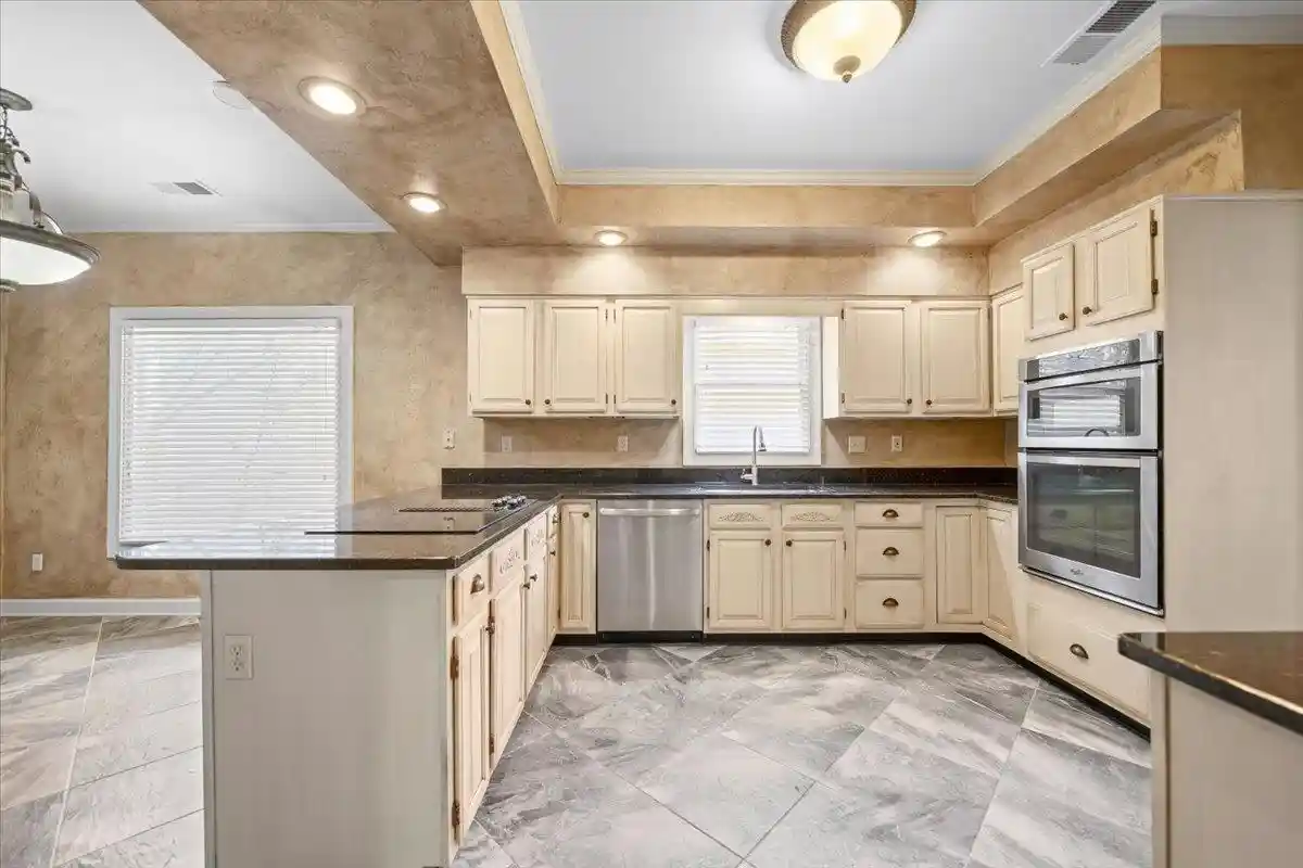 Photo 3 of Sale Pending at 2506 Eagleridge Ln, Memphis, TN 38016 | MLS# 10229352 | Listing updated on 2026-09-04
