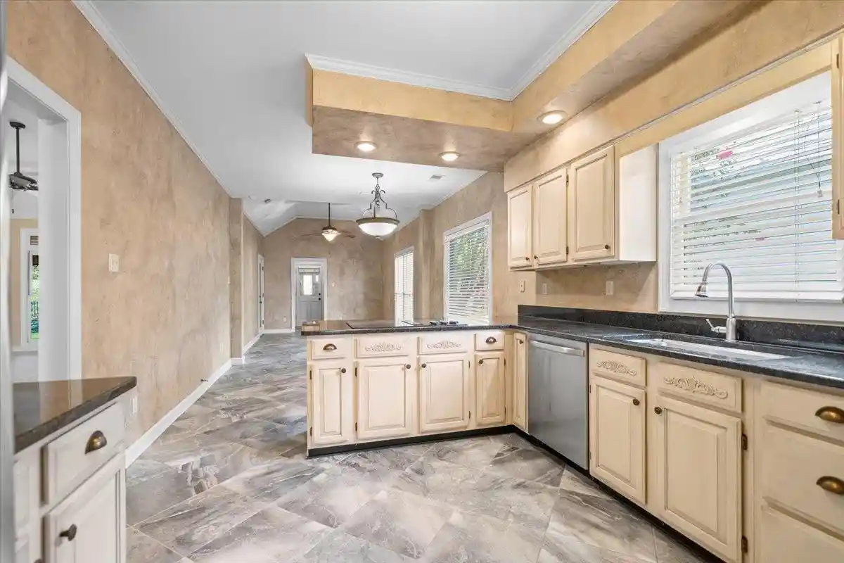 Photo 4 of Sale Pending at 2506 Eagleridge Ln, Memphis, TN 38016 | MLS# 10229352 | Listing updated on 2026-09-04