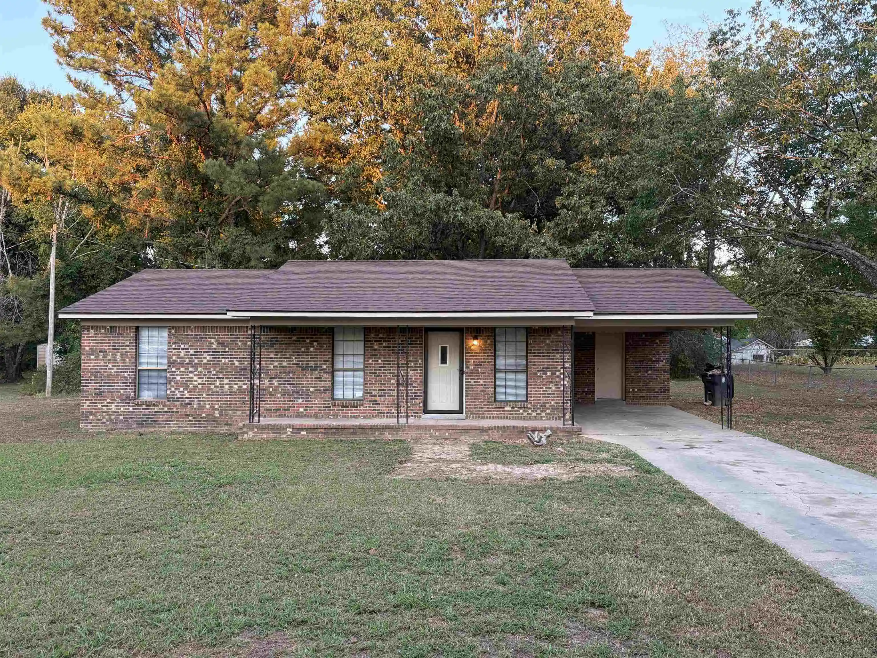 Photo 1 of Sale Pending at 213 Linda Vista Dr, Bolivar, TN 38008 | MLS# 10229353 | Listing updated on 2026-09-04