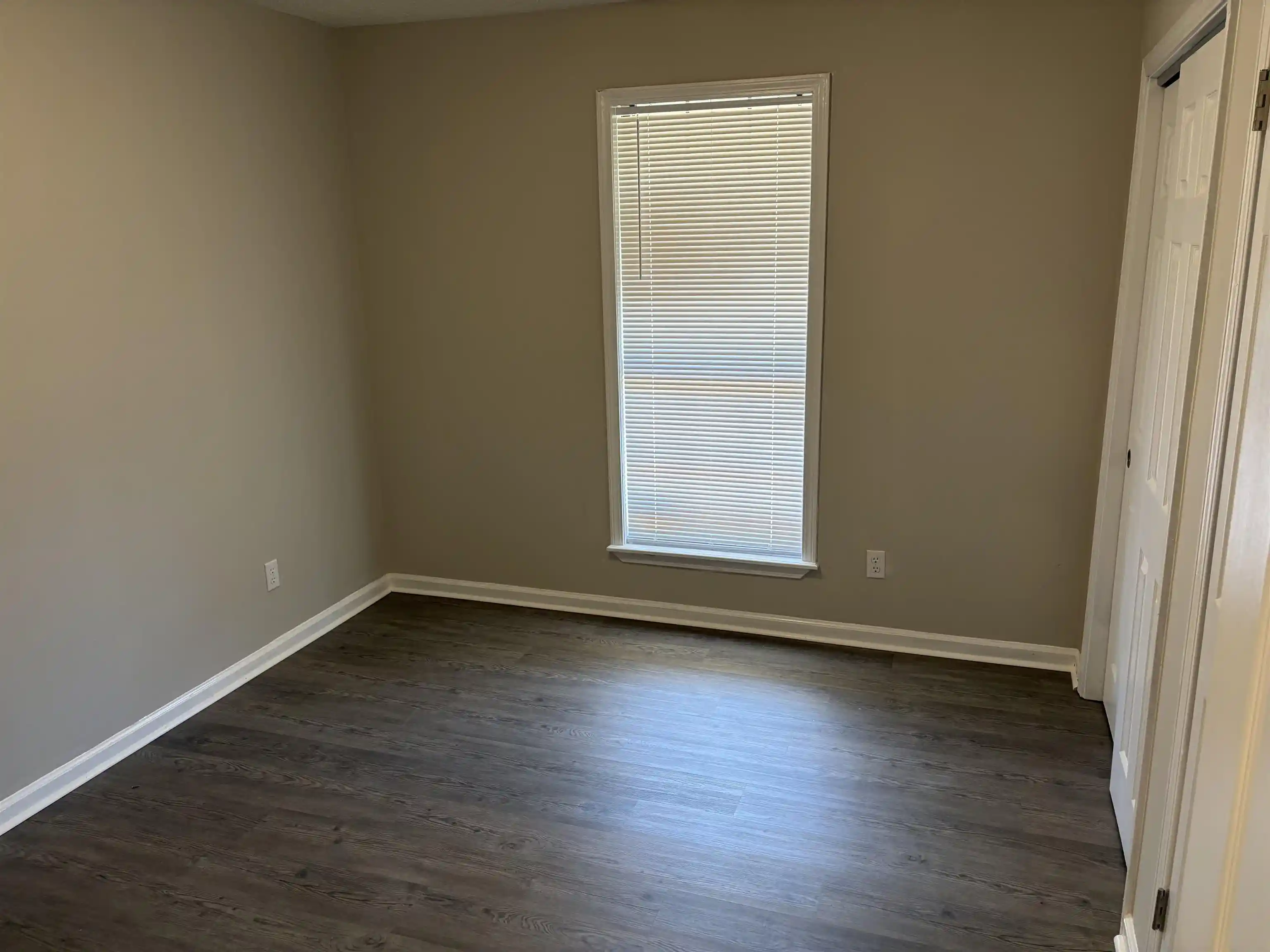 Photo 2 of Sale Pending at 213 Linda Vista Dr, Bolivar, TN 38008 | MLS# 10229353 | Listing updated on 2026-09-04