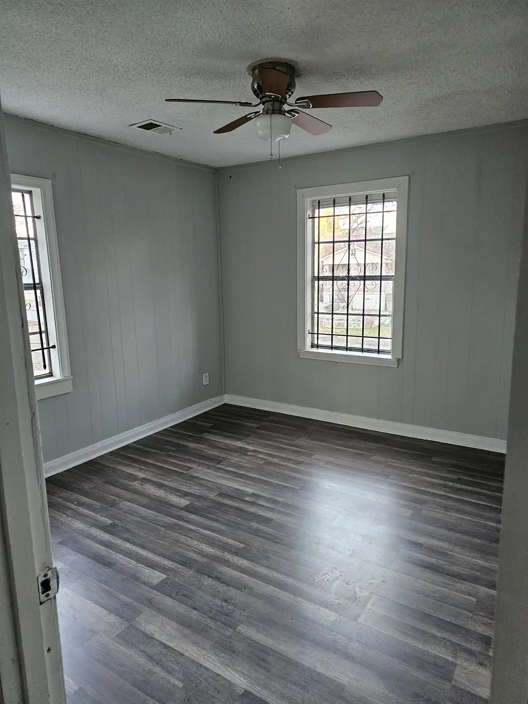 Photo 3 of Single family home for sale at 2105 Farrington St, Memphis, TN 38109 | MLS# 10229359 | Listing updated on 2026-08-29