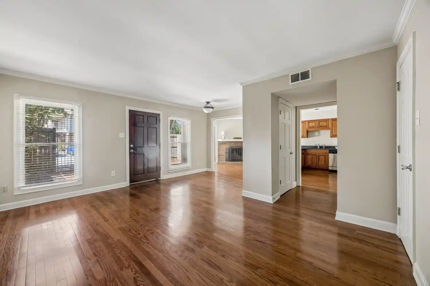 Photo 2 of Townhouse for sale at 1685 Regents Park Dr #B, Memphis, TN 38104 | MLS# 10229377 | Listing updated on 2026-10-08