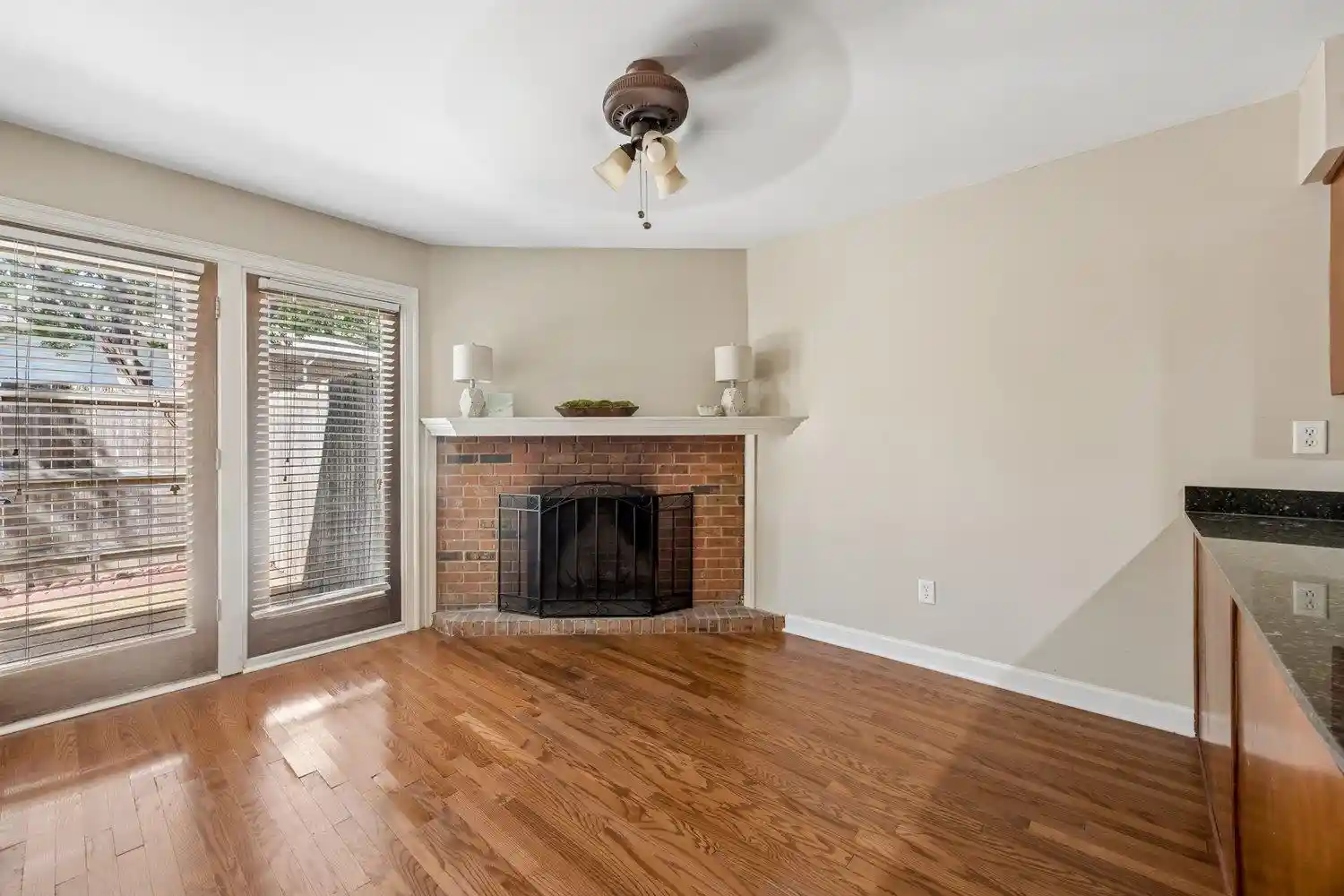 Photo 3 of Townhouse for sale at 1685 Regents Park Dr #B, Memphis, TN 38104 | MLS# 10229377 | Listing updated on 2026-10-08