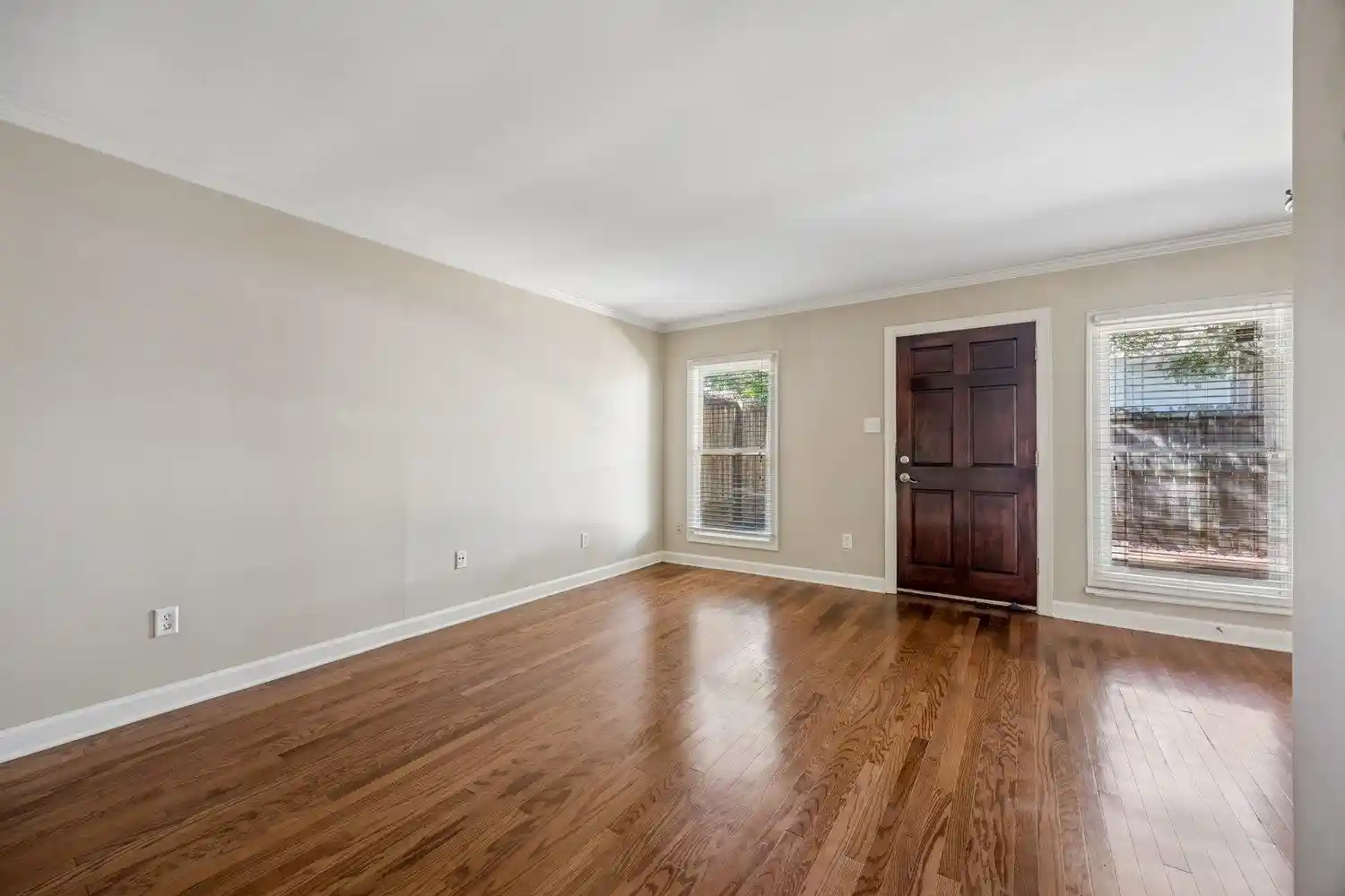 Photo 4 of Townhouse for sale at 1685 Regents Park Dr #B, Memphis, TN 38104 | MLS# 10229377 | Listing updated on 2026-10-08
