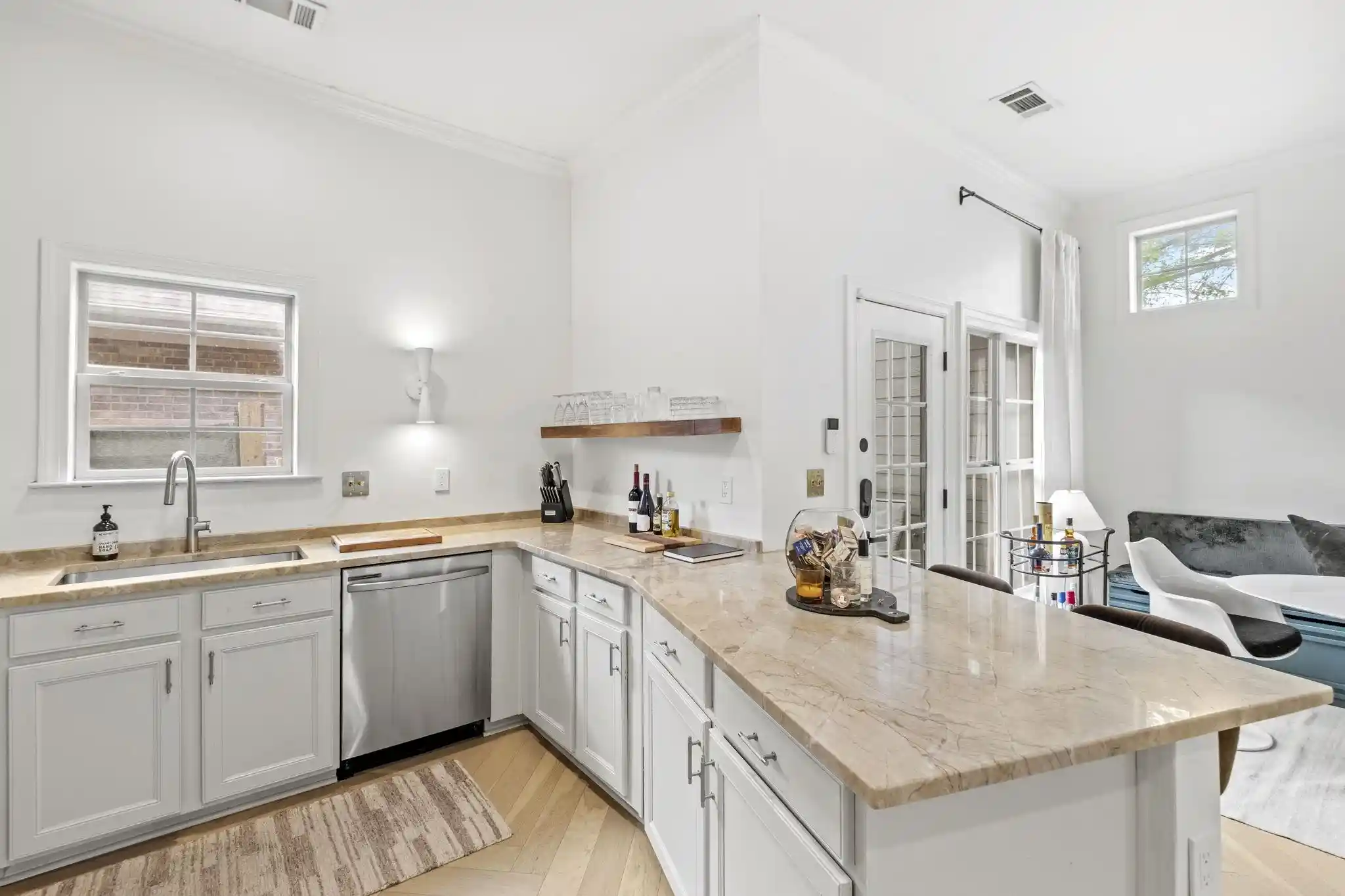Photo 2 of Townhouse for sale at 127 W Carolina Ave, Memphis, TN 38103 | MLS# 10229395 | Listing updated on 2026-09-29