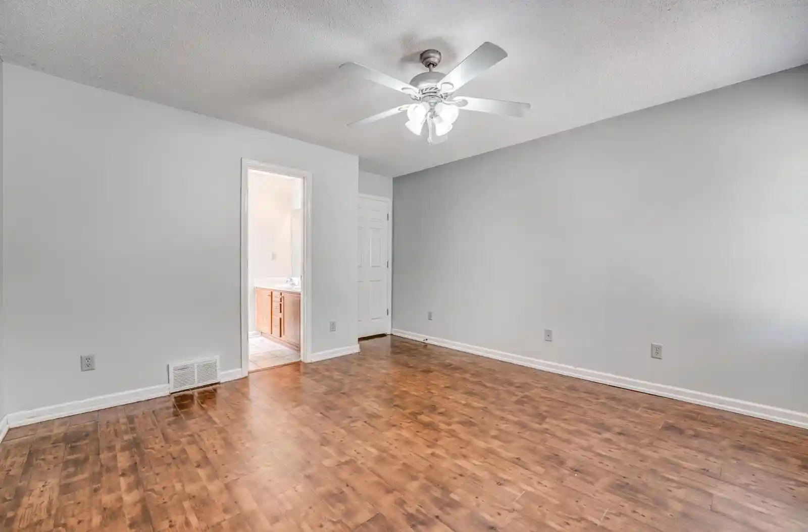 Photo 3 of Single family home for sale at 40 Hannah Cv, Oakland, TN 38068 | MLS# 10229396 | Listing updated on 2026-09-14
