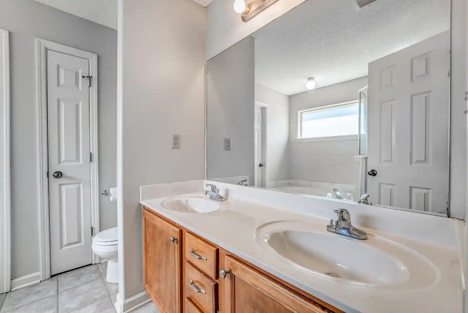 Photo 4 of Single family home for sale at 40 Hannah Cv, Oakland, TN 38068 | MLS# 10229396 | Listing updated on 2026-09-14