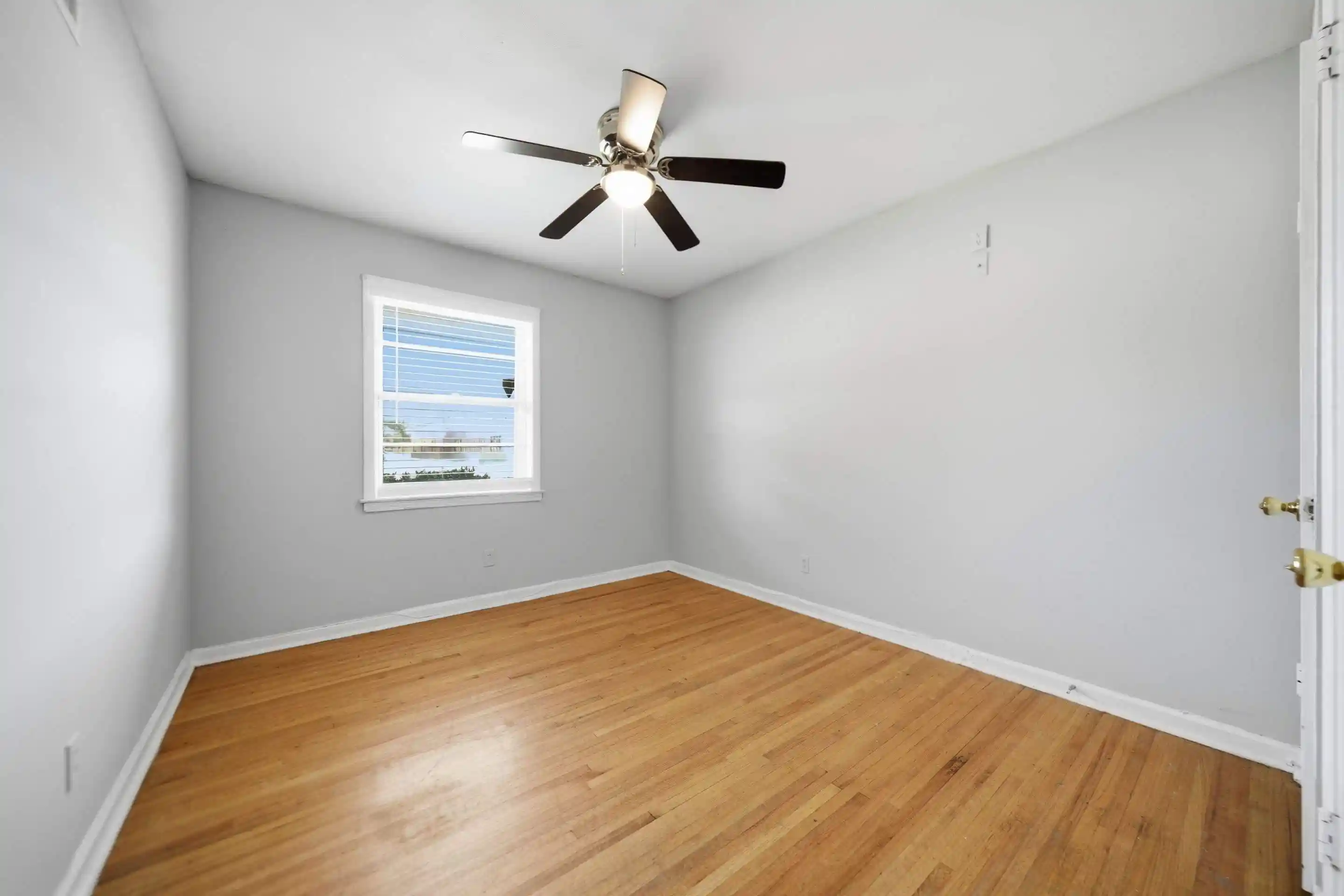 Photo 2 of Single family home for sale at 5073 Whitworth Rd, Memphis, TN 38116 | MLS# 10229416 | Listing updated on 2026-08-31