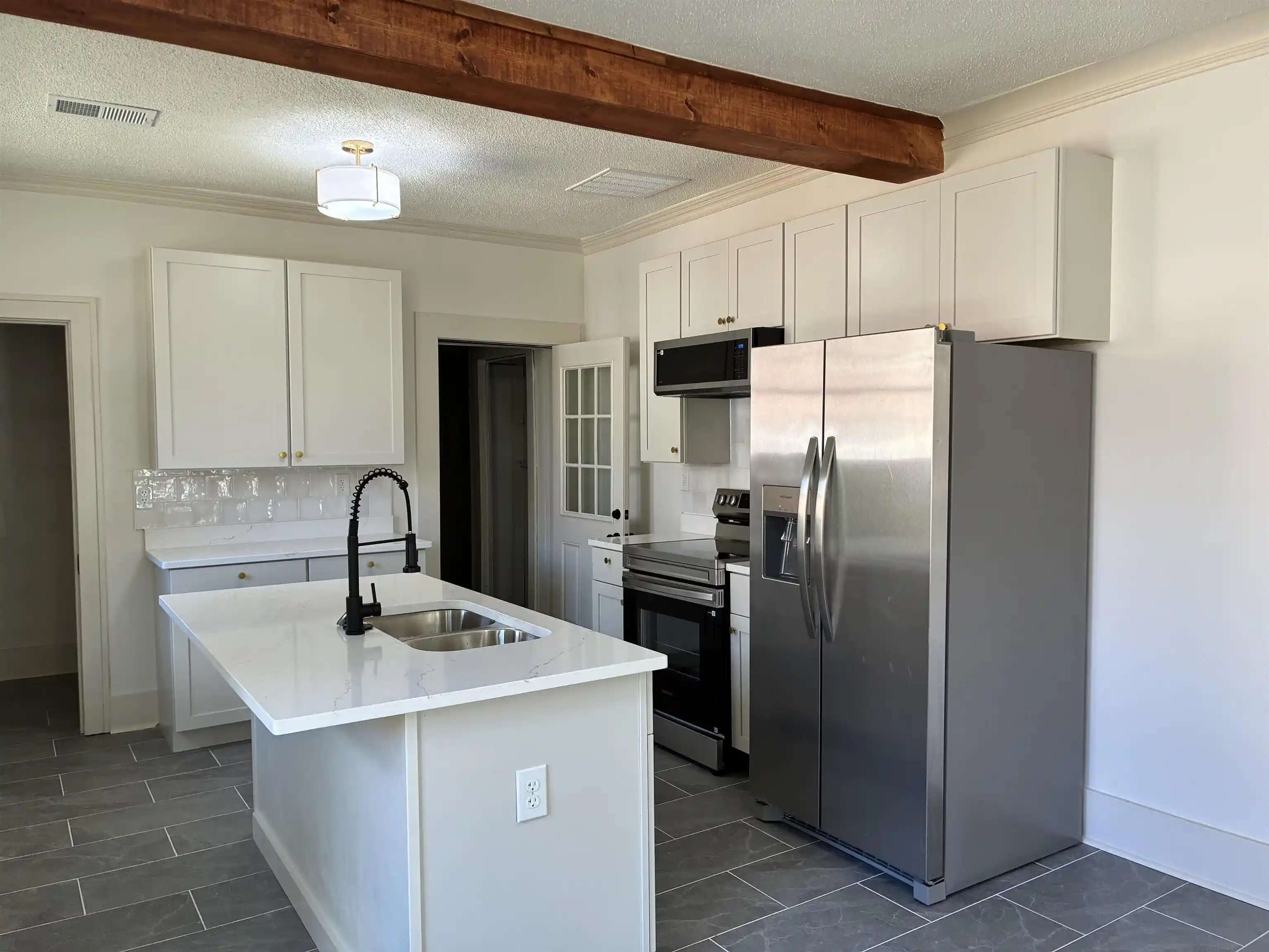 Photo 3 of Single family home for sale at 3524 Autumn Ave, Memphis, TN 38122 | MLS# 10229439 | Listing updated on 2026-08-31