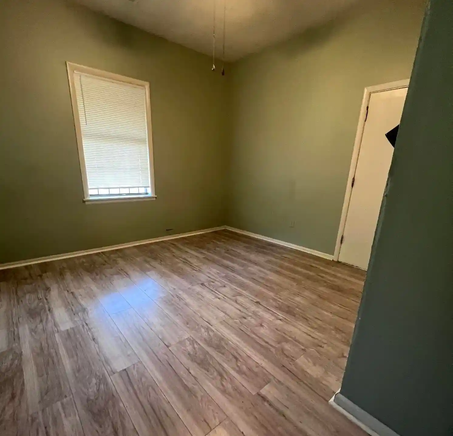 Photo 2 of Single family home for sale at 1409 Adelaide St, Memphis, TN 38106 | MLS# 10229446 | Listing updated on 2026-08-31