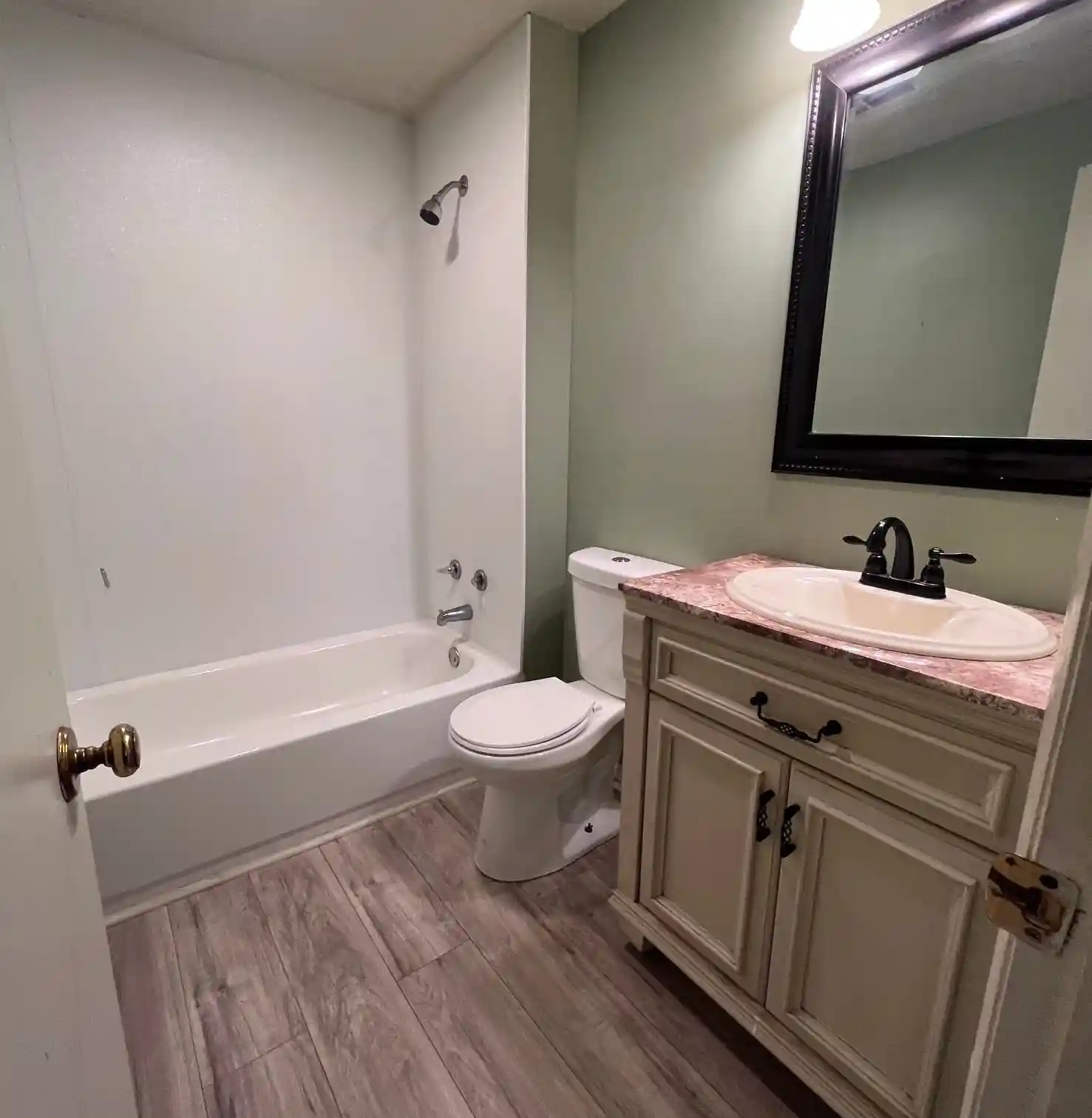 Photo 3 of Single family home for sale at 1409 Adelaide St, Memphis, TN 38106 | MLS# 10229446 | Listing updated on 2026-08-31