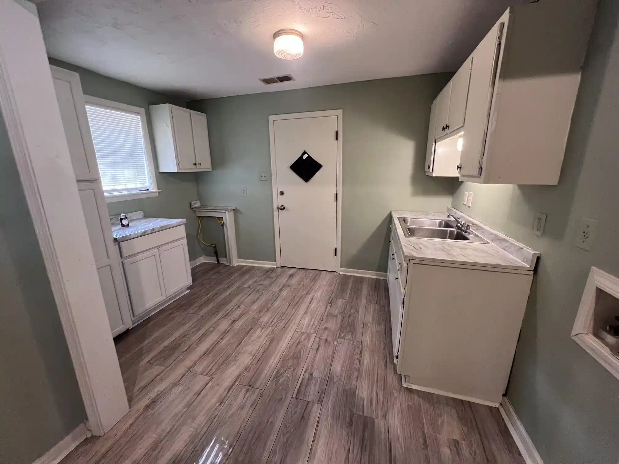 Photo 3 of Single family home for sale at 1409 Adelaide St, Memphis, TN 38106 | MLS# 10229446 | Listing updated on 2026-08-31
