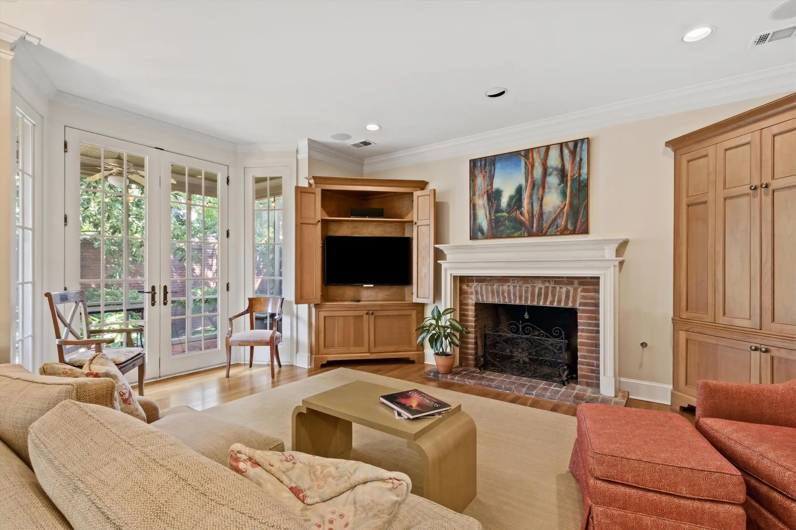Photo 4 of Sale Pending at 1602 E Clanlo Dr, Memphis, TN 38104 | MLS# 10229470 | Listing updated on 2026-09-07