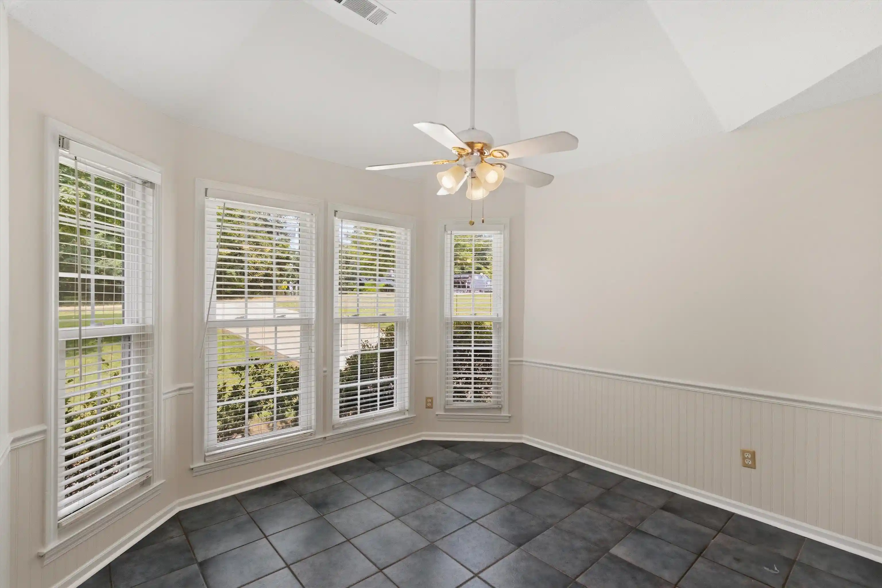 Photo 3 of Sale Pending at 1095 Locke Cuba Rd, Millington, TN 38053 | MLS# 10229491 | Listing updated on 2026-09-06