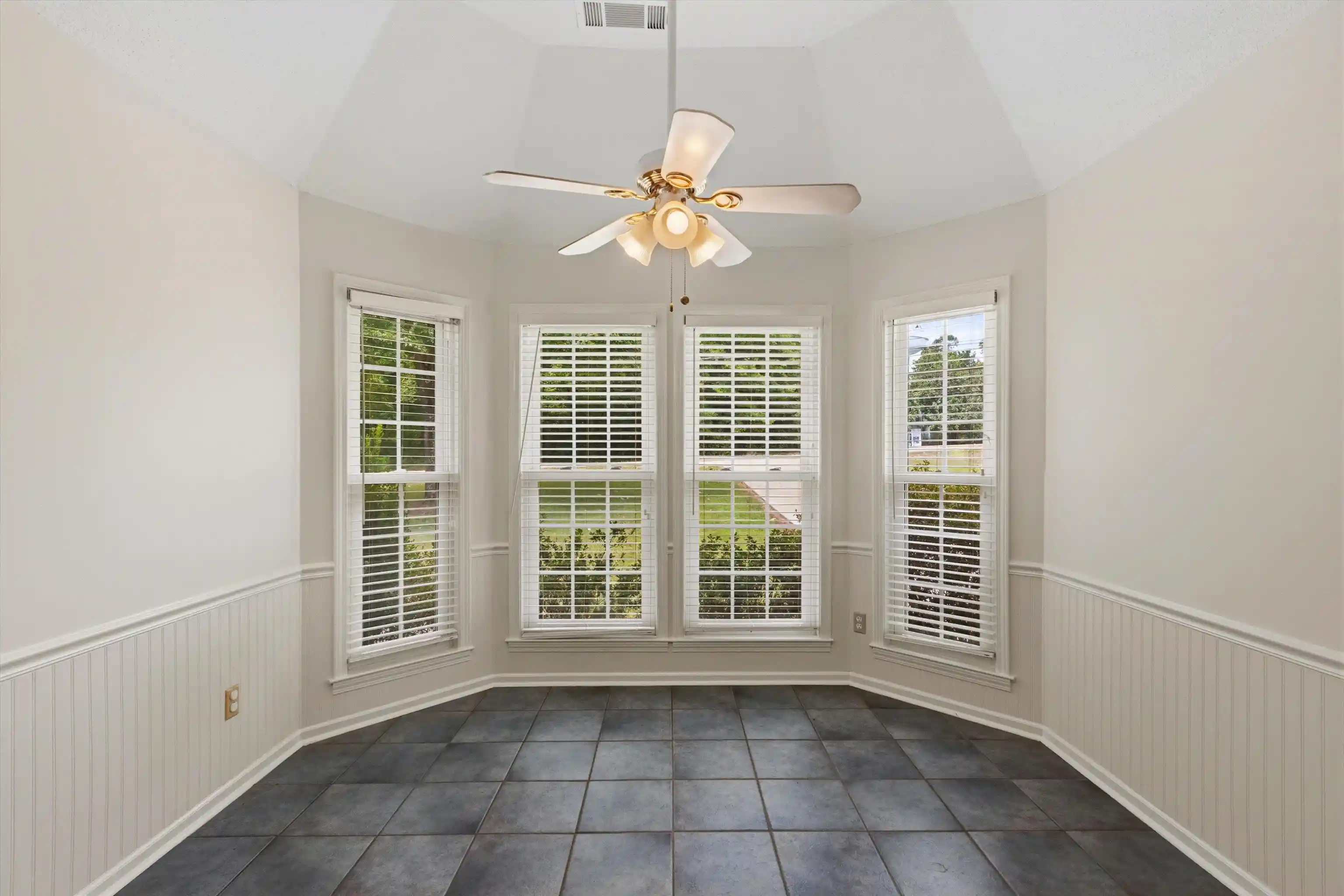 Photo 3 of Sale Pending at 1095 Locke Cuba Rd, Millington, TN 38053 | MLS# 10229491 | Listing updated on 2026-09-06