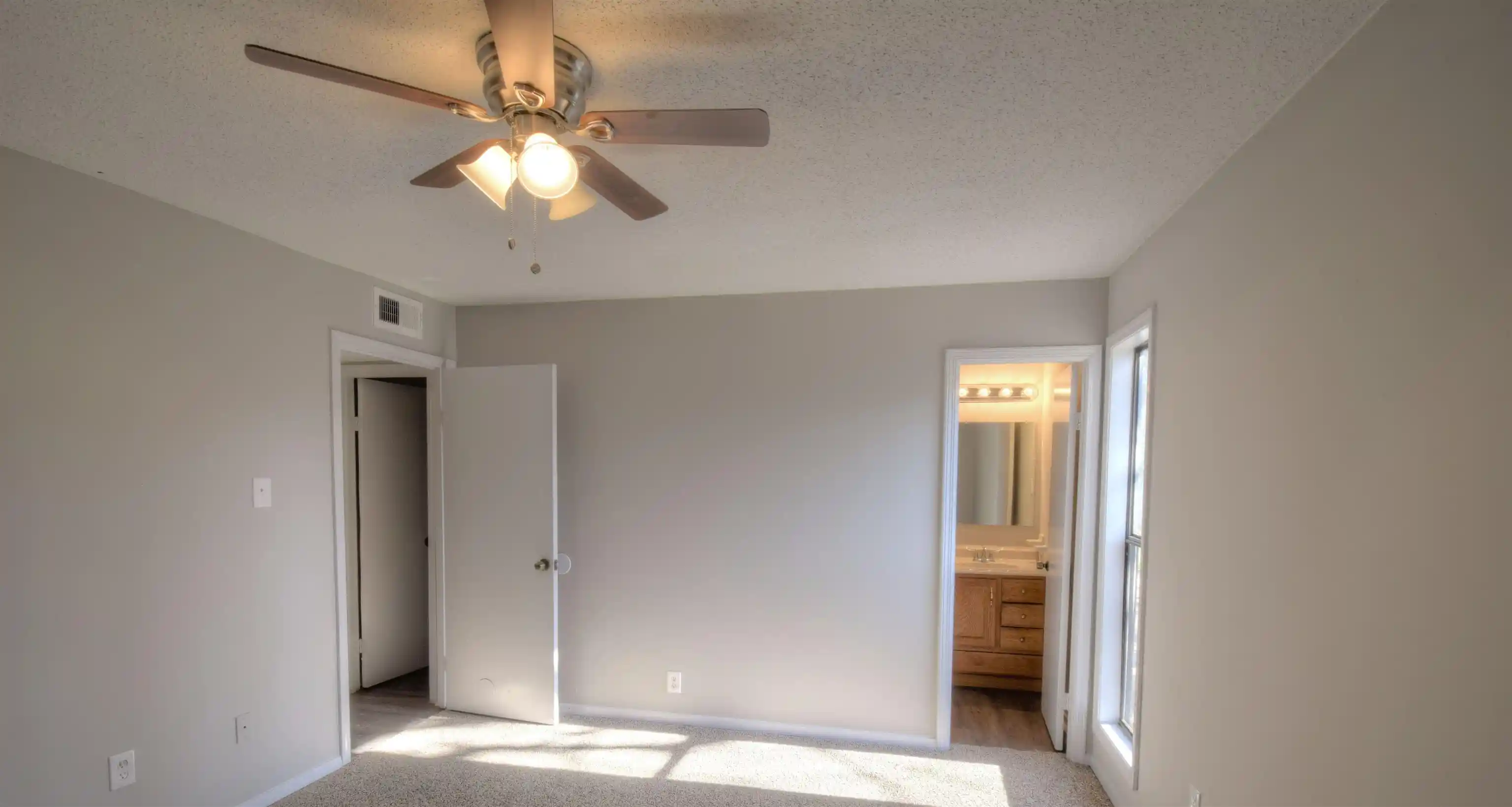 Photo 4 of Sale Pending at 4957 Shelter Cv, Memphis, TN 38118 | MLS# 10229503 | Listing updated on 2026-09-08