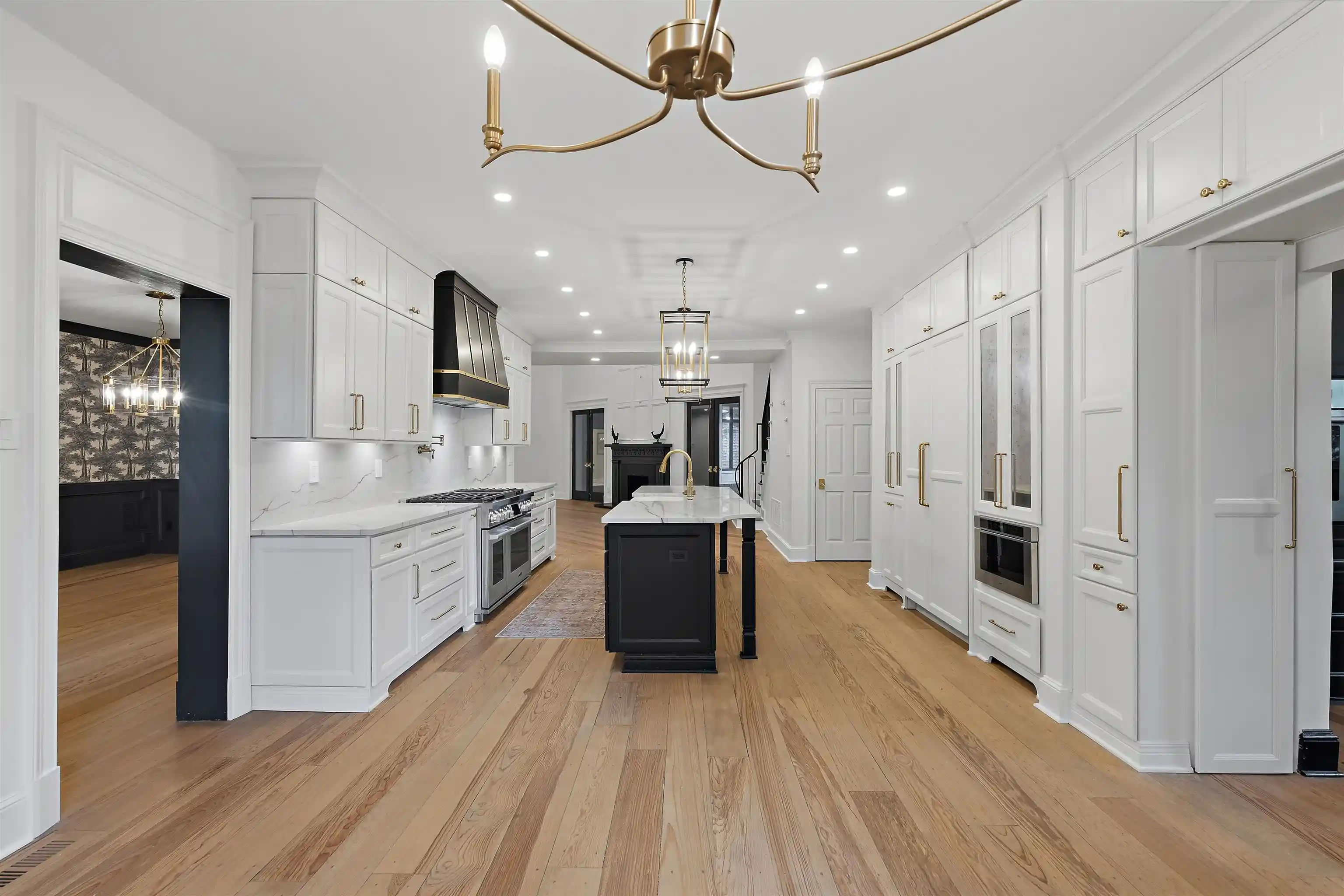Photo 2 of Mansion for sale at 425 N River Oaks Rd, Memphis, TN 38120 | MLS# 10229508 | Listing updated on 2026-09-18