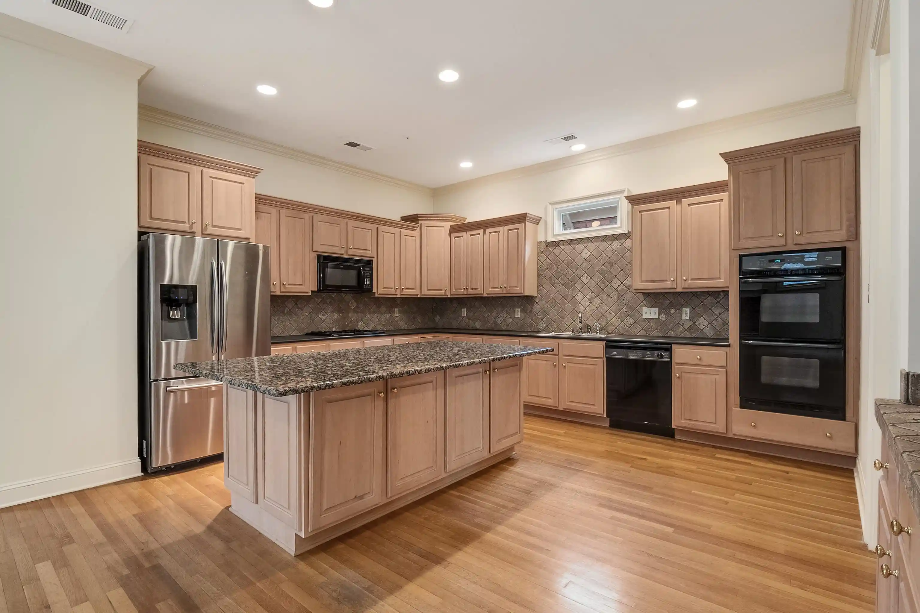 Photo 3 of Single family home for sale at 1993 Waxlander Cir, Germantown, TN 38138 | MLS# 10229510 | Listing updated on 2026-09-10