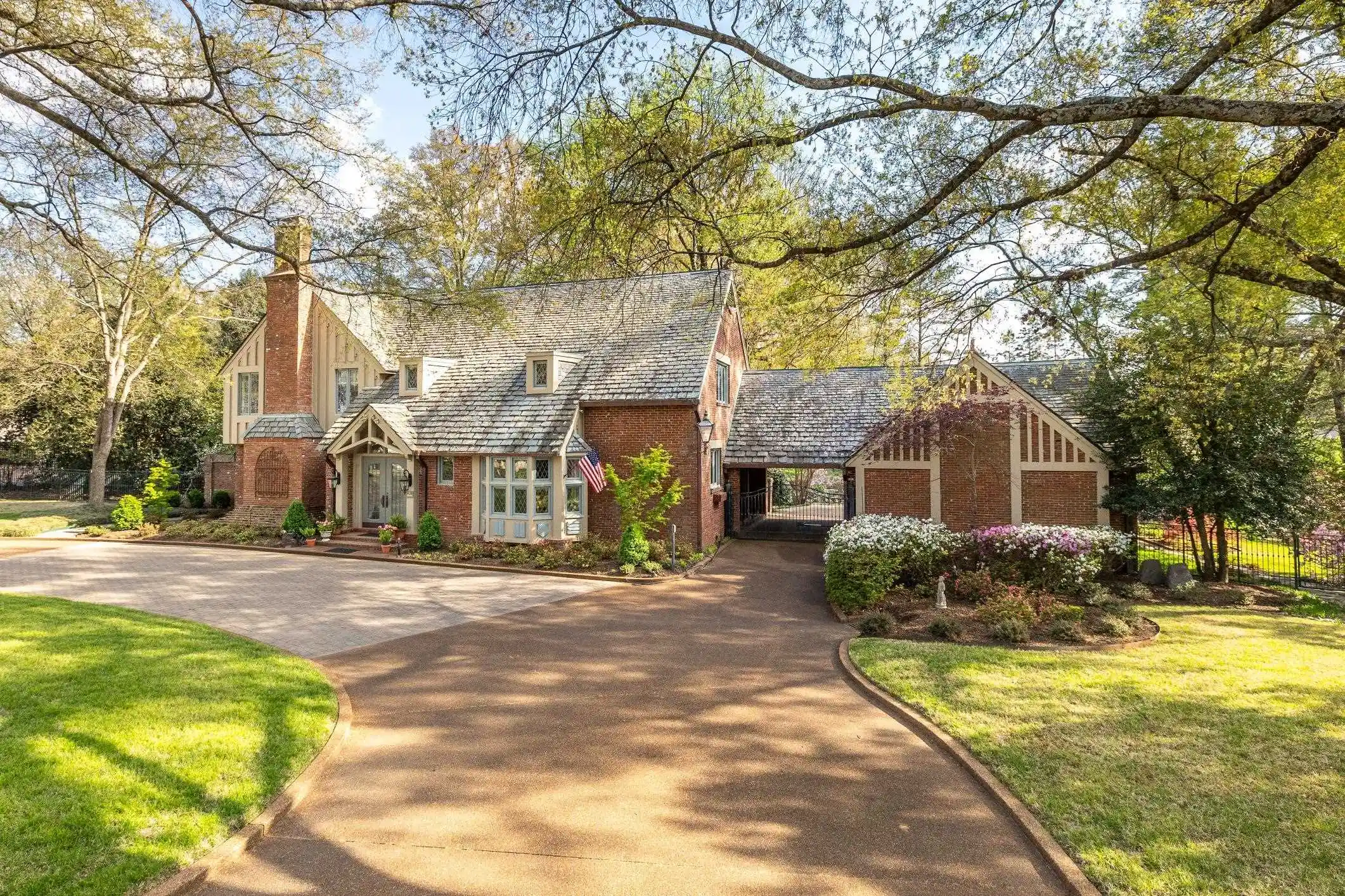 Photo 1 of Single family home for sale at 6245 Green Meadows Rd, Memphis, TN 38120 | MLS# 10229520 | Listing updated on 2026-09-14