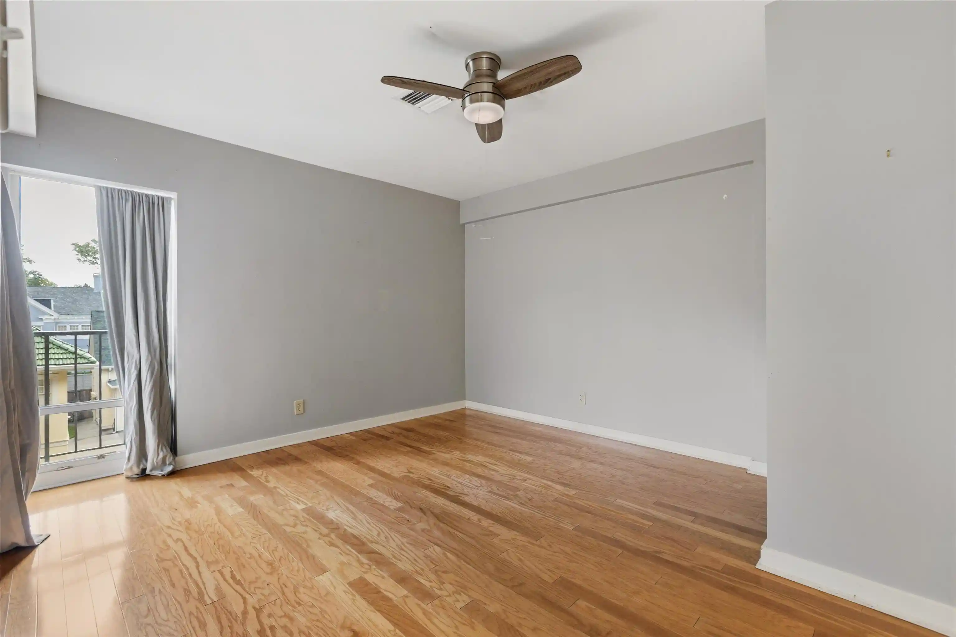 Listing Photo 5 - Condo for sale in building located at 2195 Poplar Ave, Memphis, TN 38104 - Unit #404