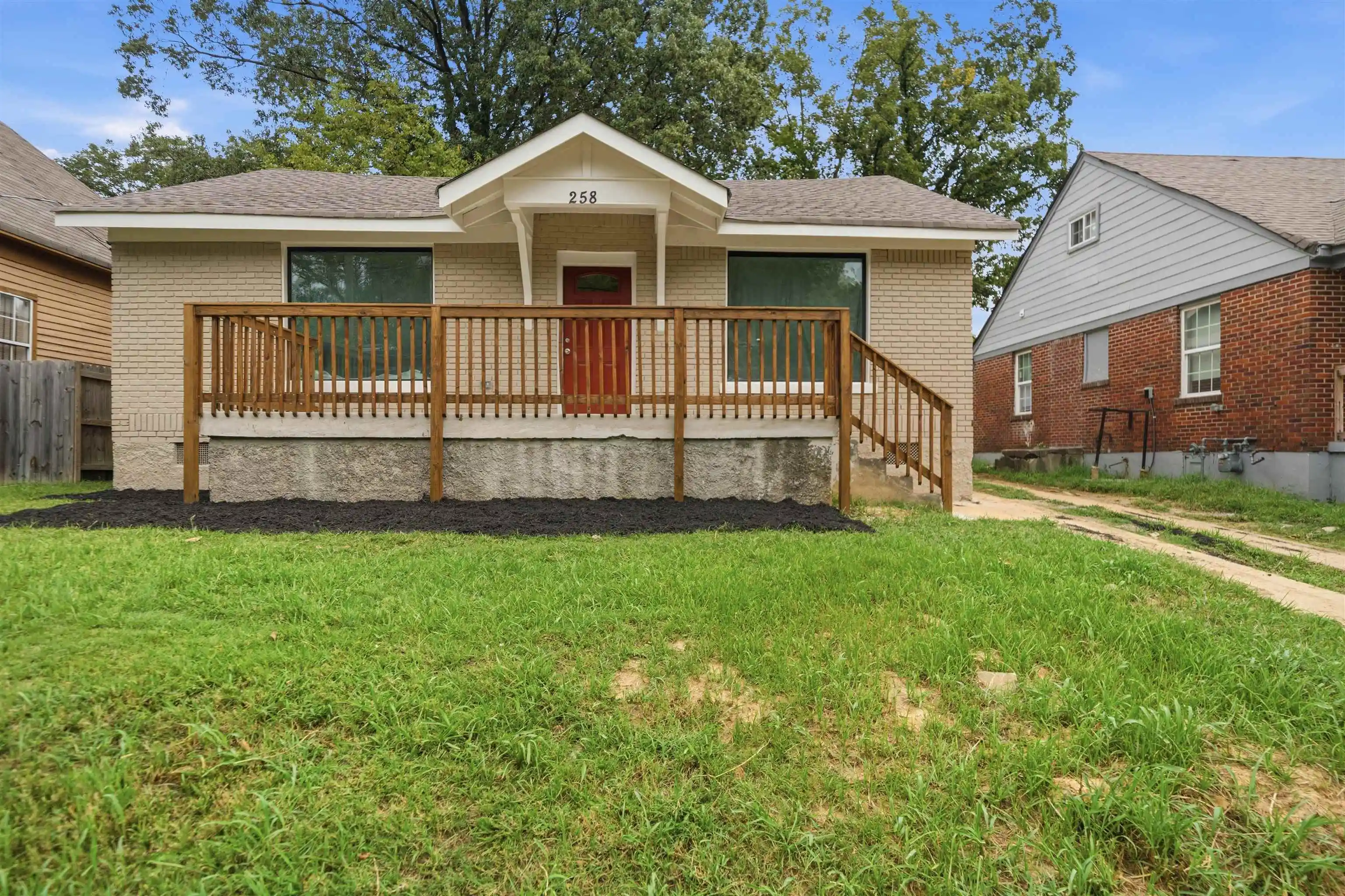 Photo 1 of Single family home for sale at 258 N Hollywood St, Memphis, TN 38112 | MLS# 10229527 | Listing updated on 2026-09-01