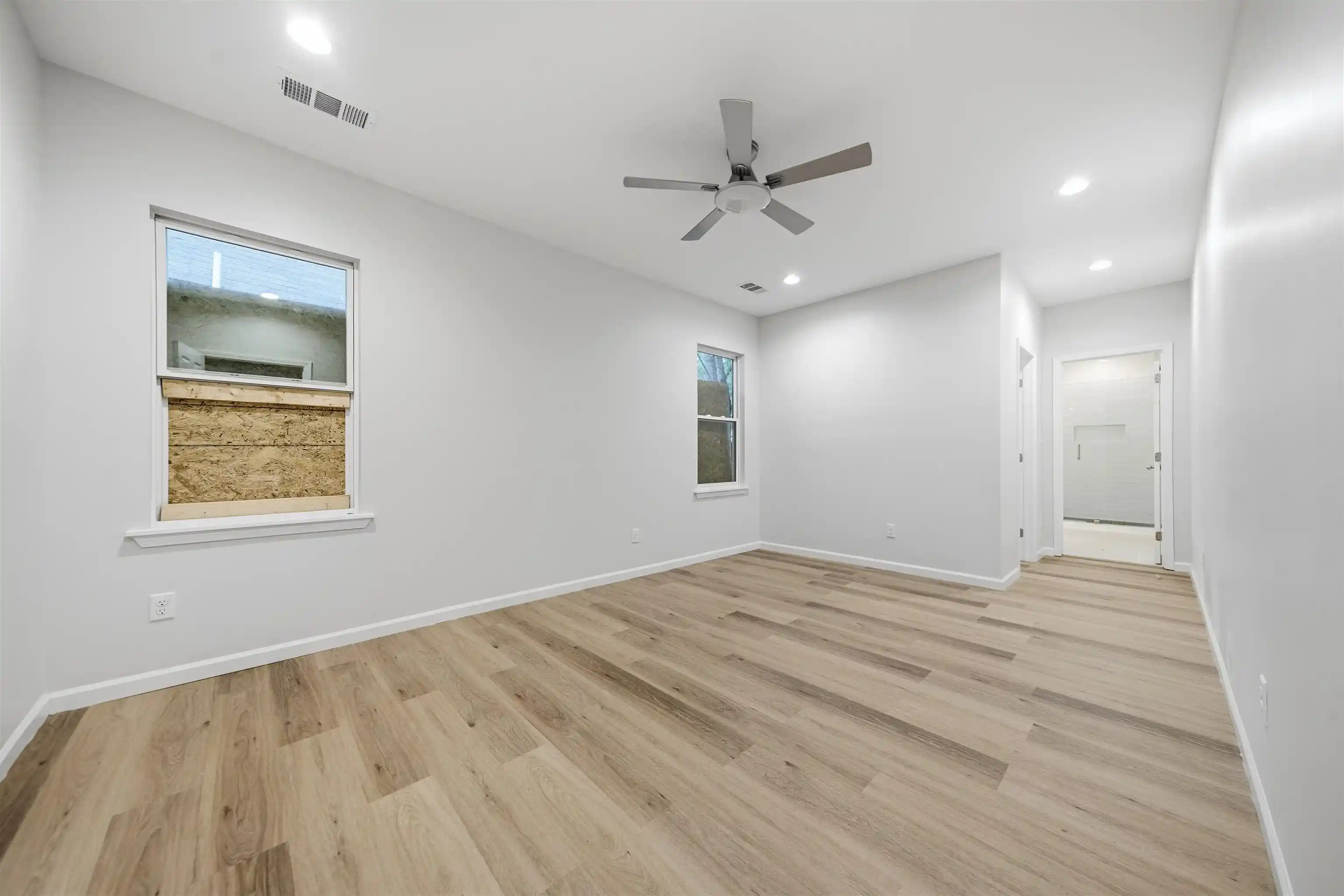 Photo 3 of Single family home for sale at 258 N Hollywood St, Memphis, TN 38112 | MLS# 10229527 | Listing updated on 2026-09-01