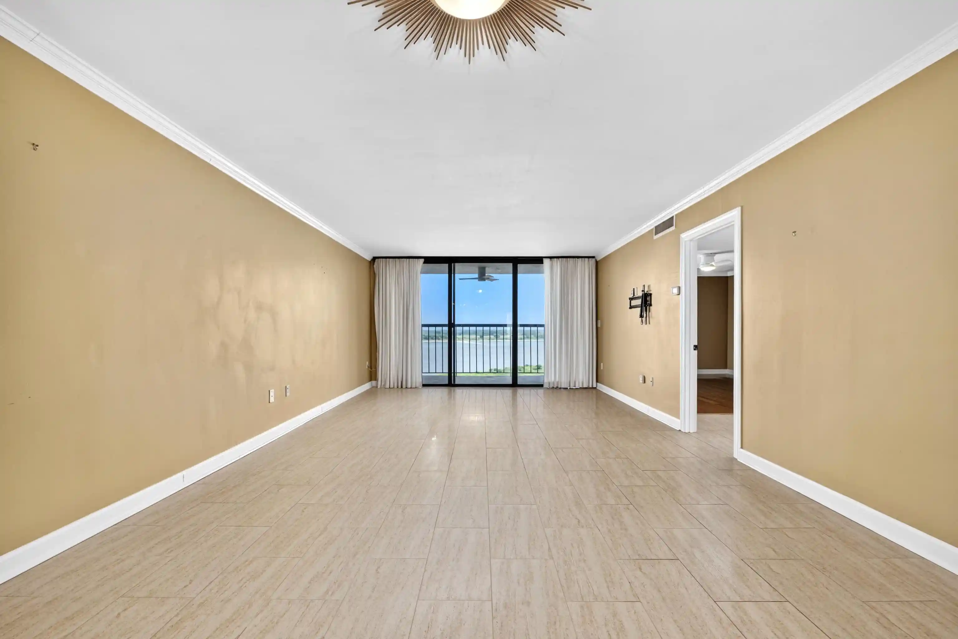 Listing Photo 4 - Condo for sale in Waterford Plaza Condominiums located at 200 Wagner Pl, Memphis, TN 38103 - Unit #805
