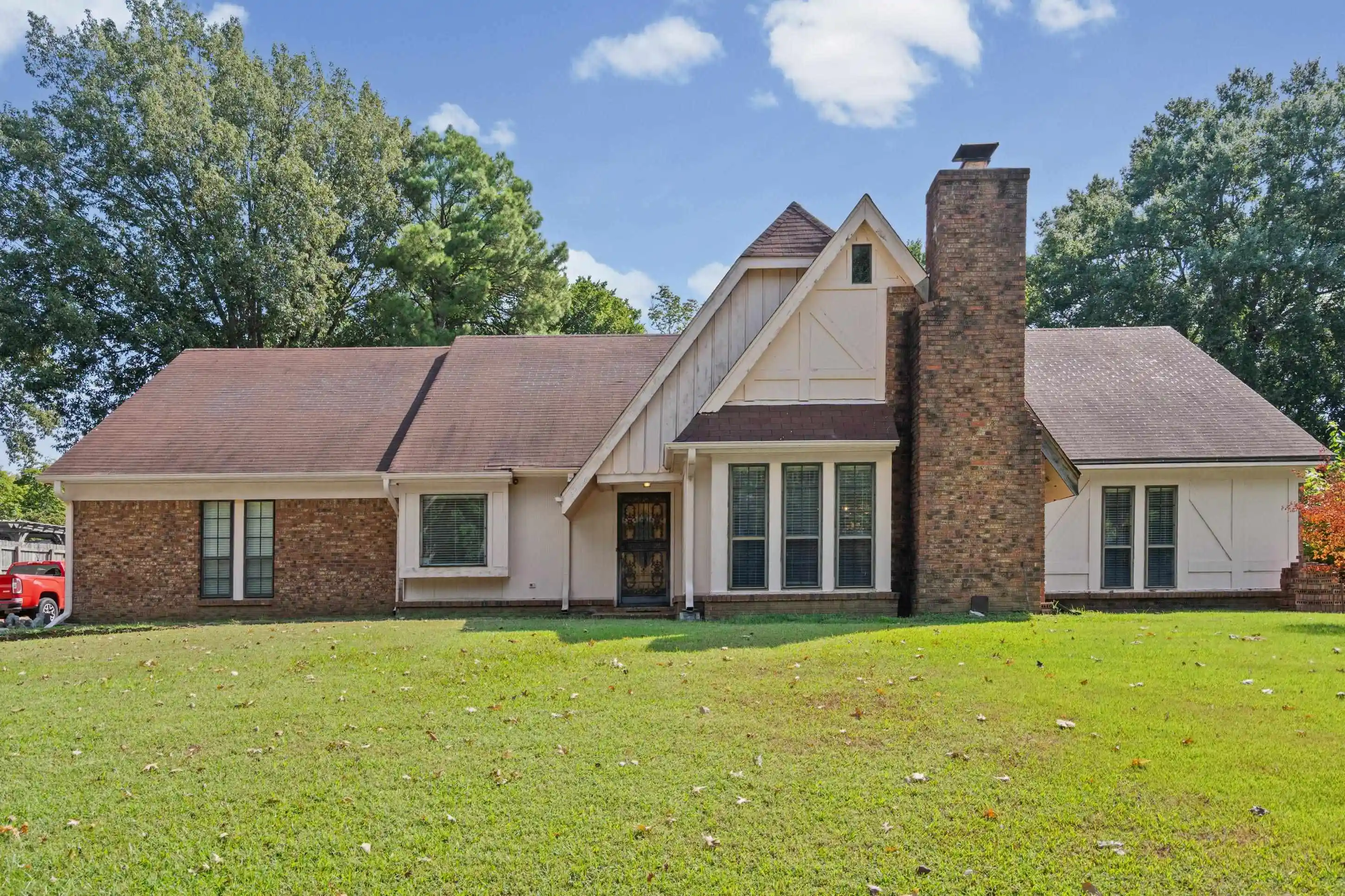 Photo 1 of Sale Pending at 2956 Honey Tree Dr, Germantown, TN 38138 | MLS# 10229575 | Listing updated on 2026-09-10