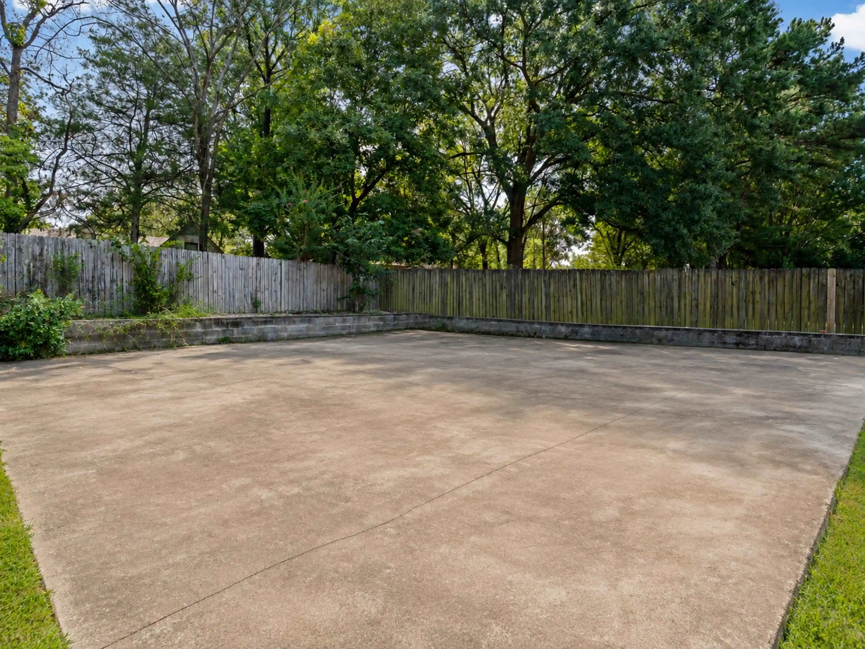 Photo 3 of Sale Pending at 2956 Honey Tree Dr, Germantown, TN 38138 | MLS# 10229575 | Listing updated on 2026-09-10