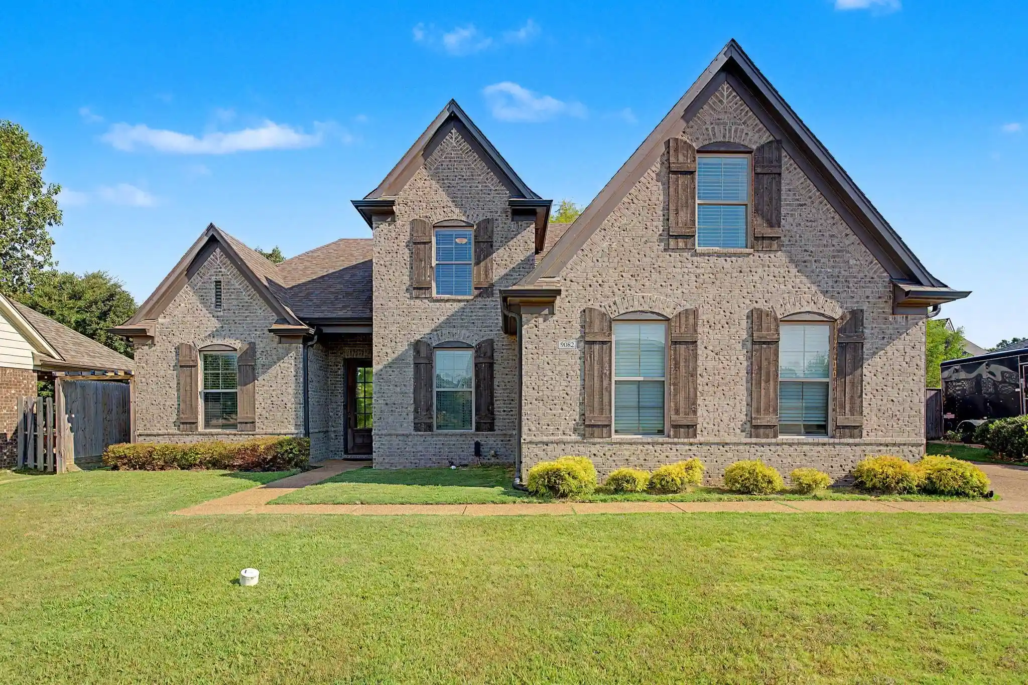 Photo 1 of Single family home for sale at 9082 Oakvale Dr, Cordova, TN 38016 | MLS# 10229587 | Listing updated on 2026-09-25