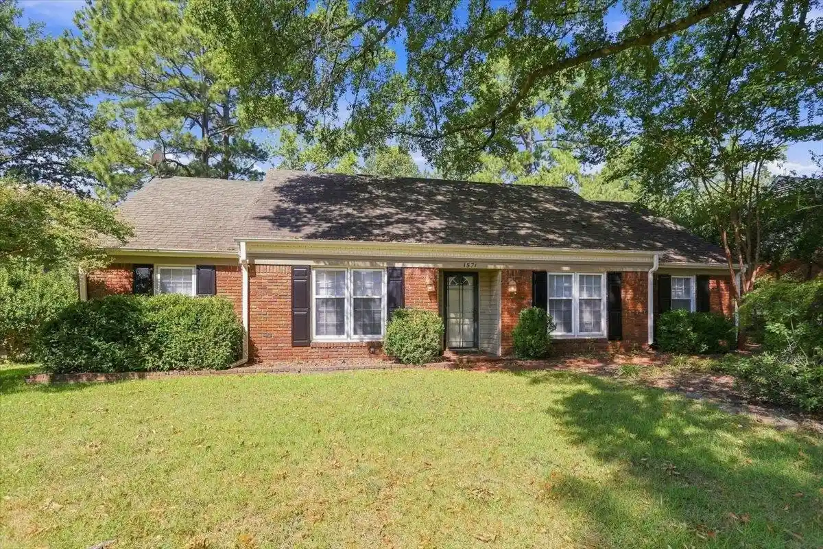 Photo 1 of Single family home for sale at 1571 Arcadia St, Memphis, TN 38119 | MLS# 10229591 | Listing updated on 2026-09-09