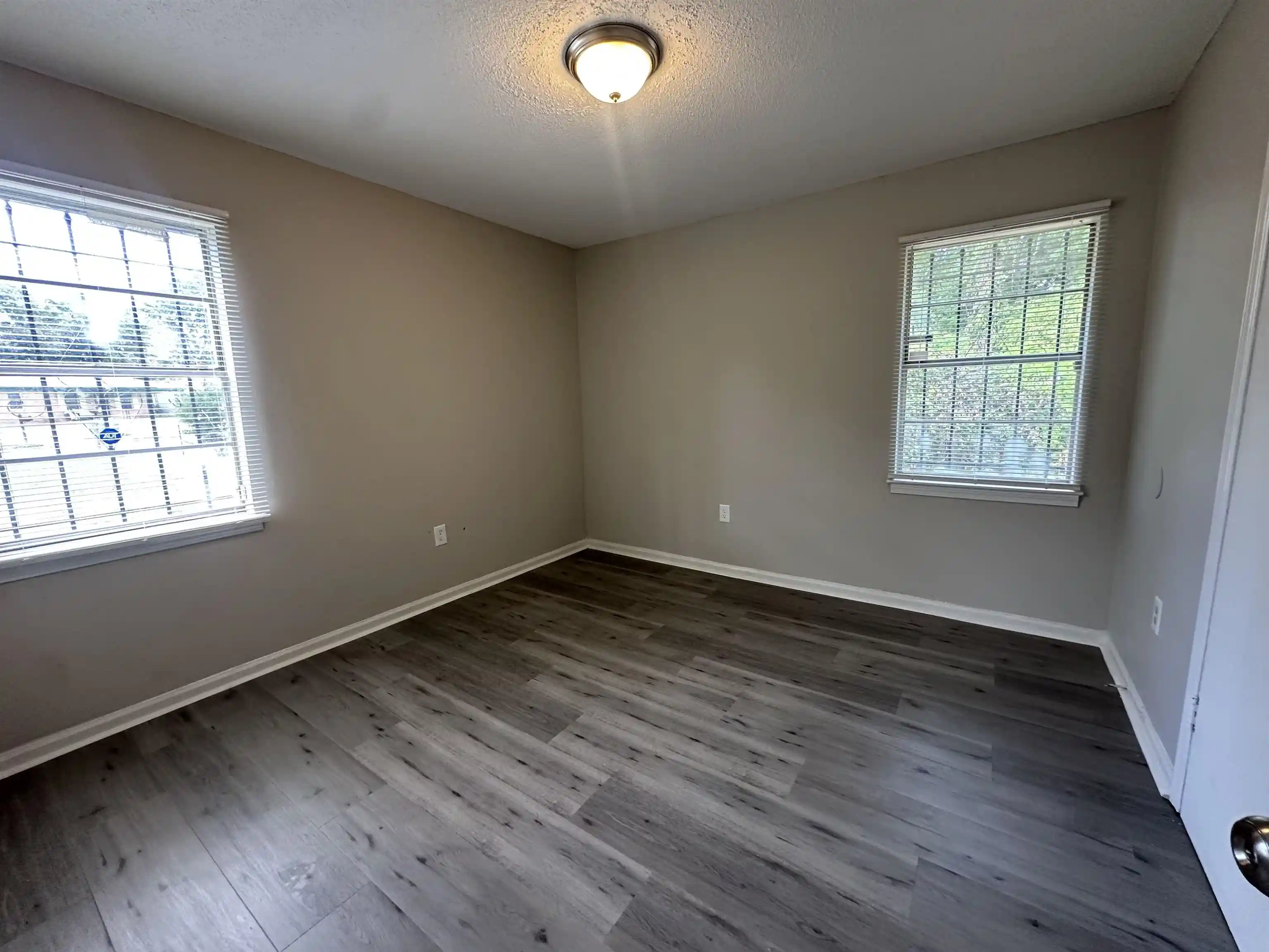 Photo 1 of Townhouse for sale at 170 Burwood Dr, Memphis, TN 38109 | MLS# 10229596 | Listing updated on 2026-09-22