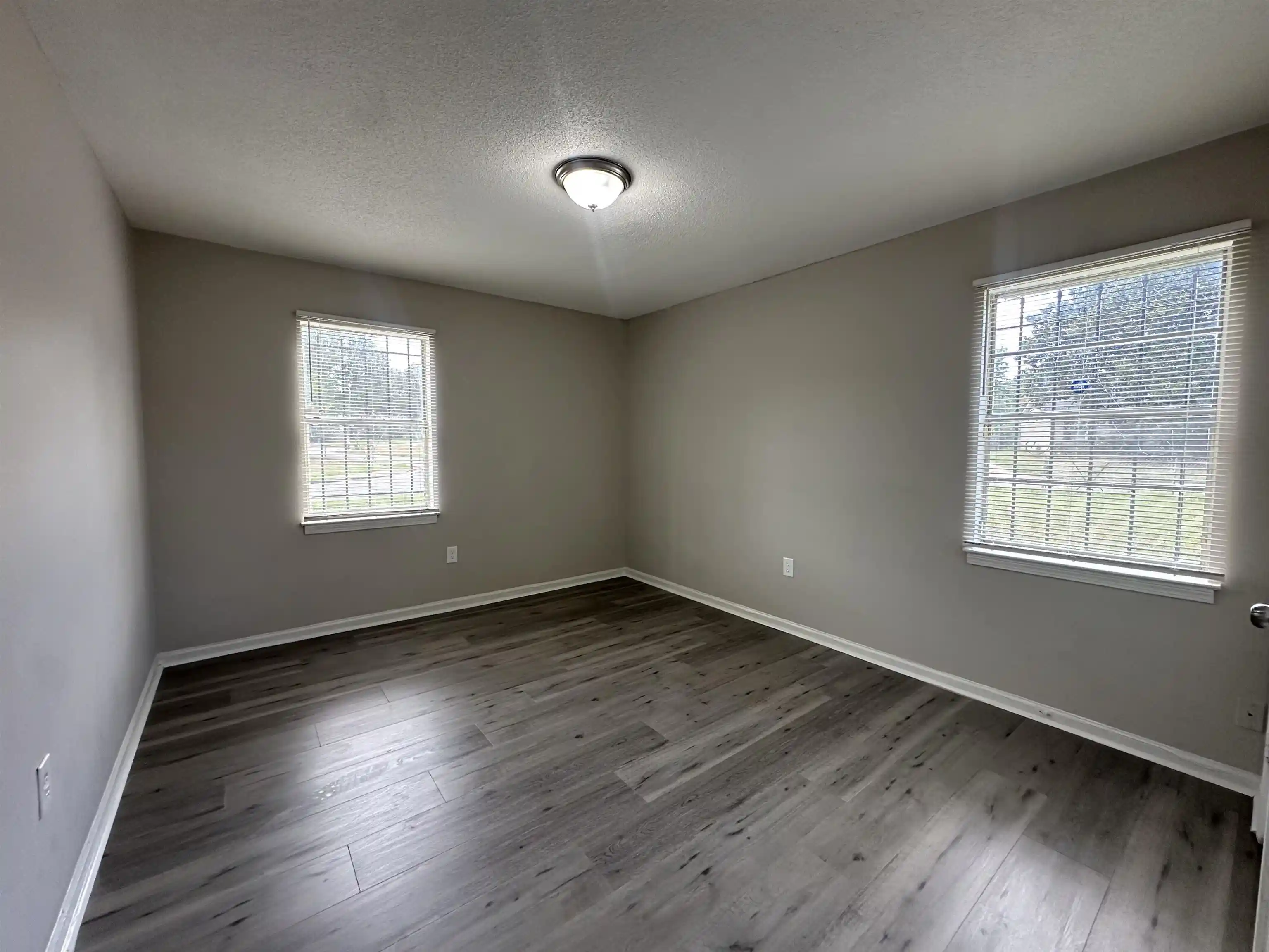 Photo 2 of Townhouse for sale at 170 Burwood Dr, Memphis, TN 38109 | MLS# 10229596 | Listing updated on 2026-09-22