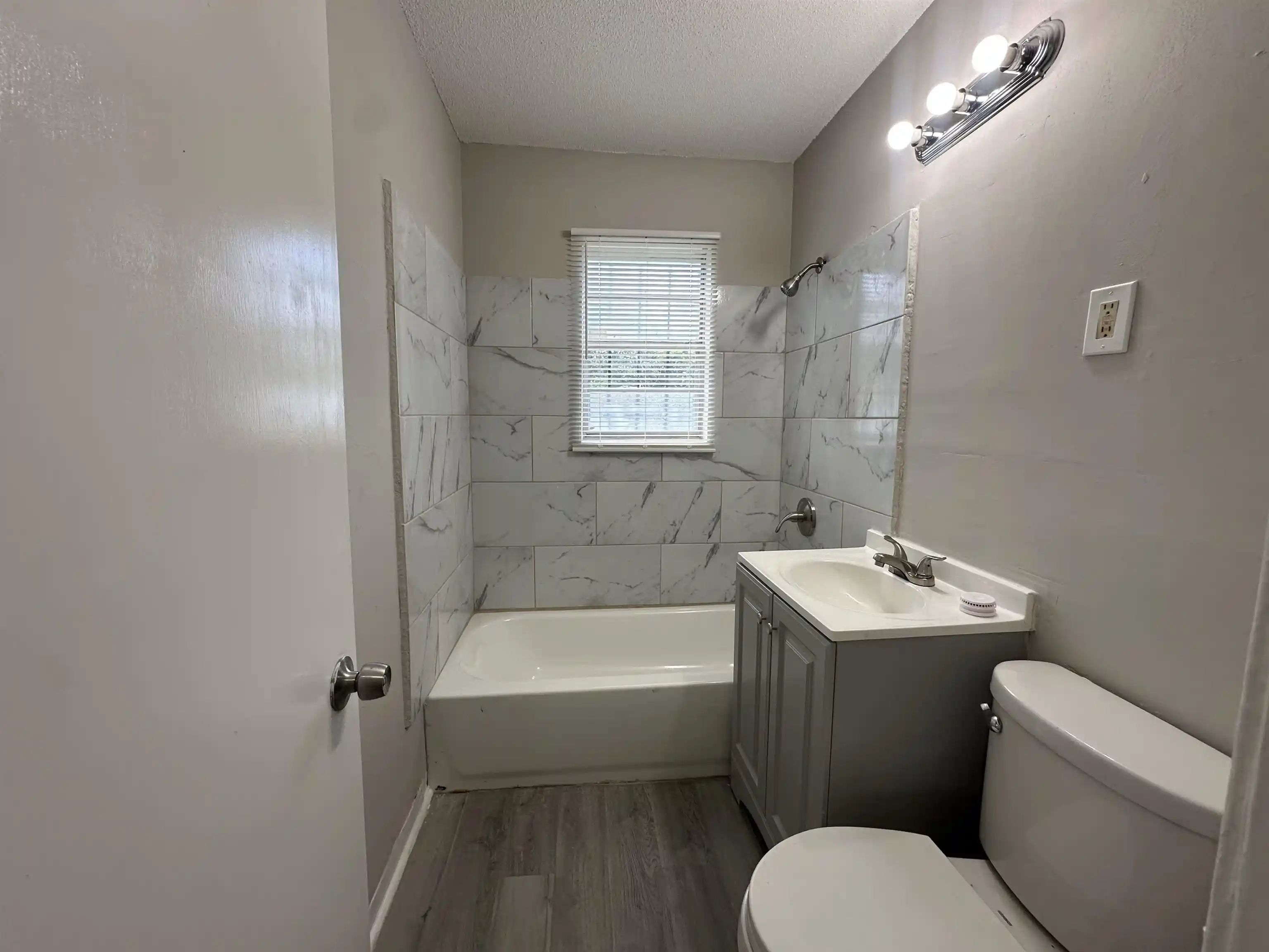 Photo 4 of Townhouse for sale at 170 Burwood Dr, Memphis, TN 38109 | MLS# 10229596 | Listing updated on 2026-09-22