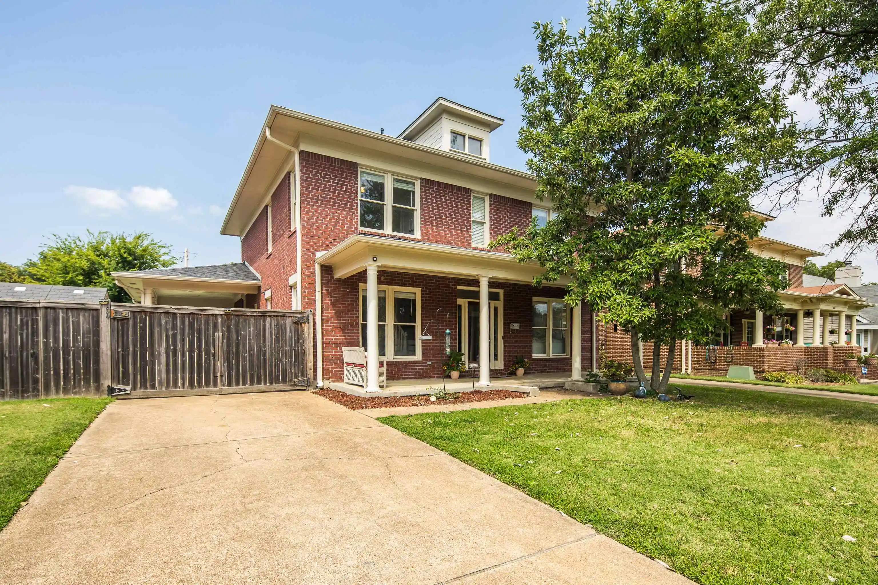 Photo 1 of Single family home for sale at 327 N Avalon St, Memphis, TN 38112 | MLS# 10229602 | Listing updated on 2026-09-04