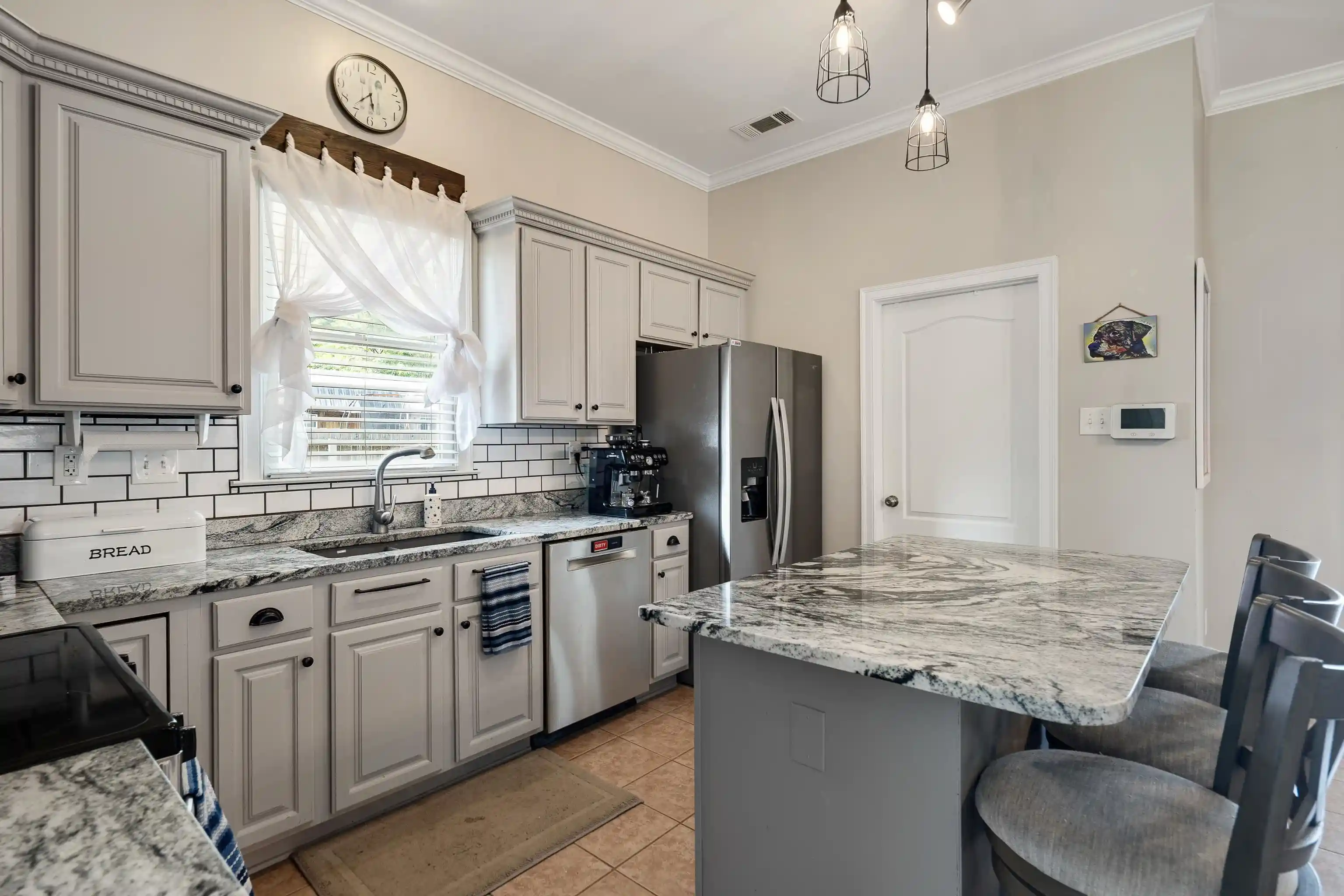 Photo 3 of Single family home for sale at 327 N Avalon St, Memphis, TN 38112 | MLS# 10229602 | Listing updated on 2026-09-04