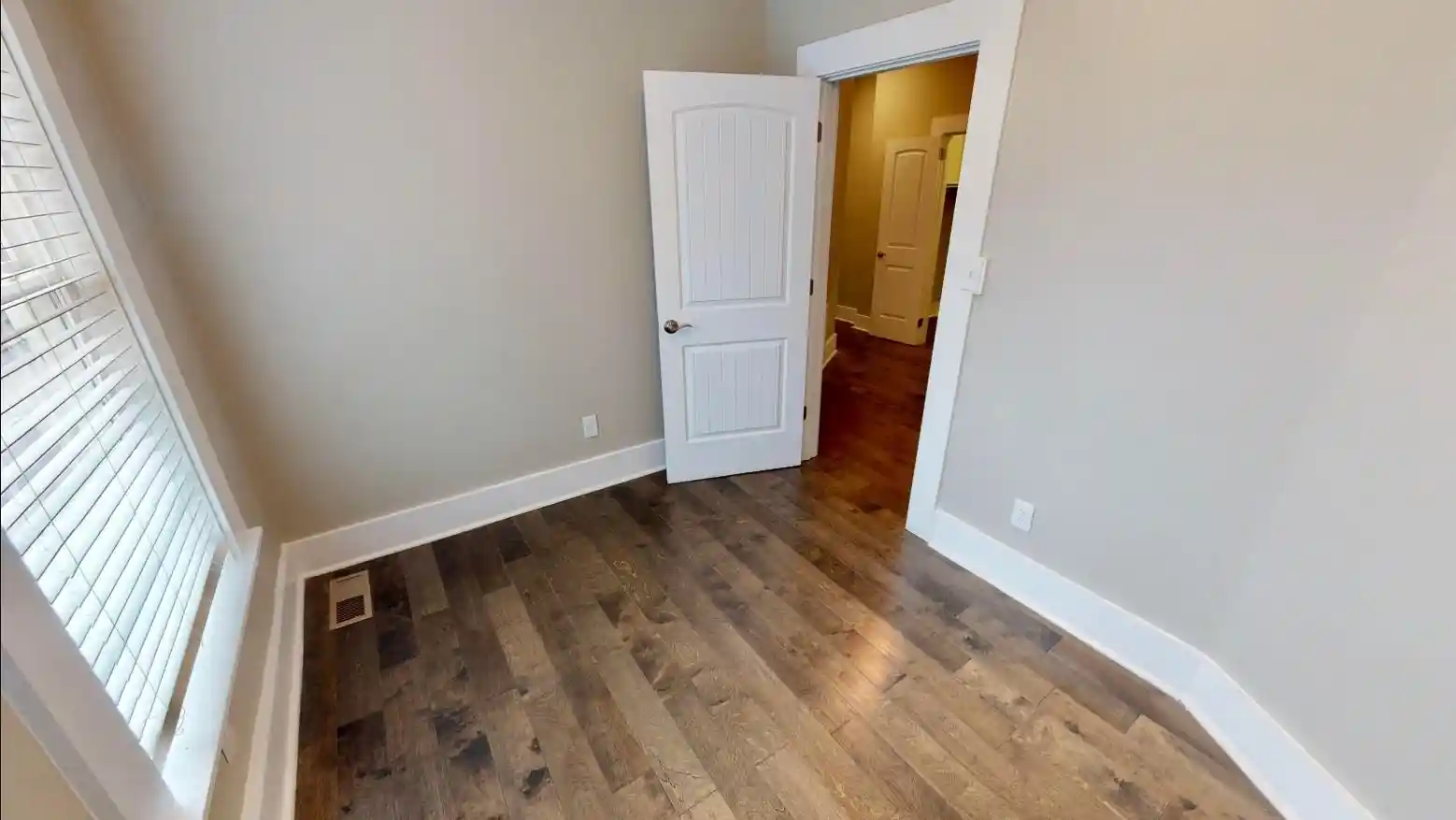 Photo 2 of Single family home for sale at 31 S Morrison St, Memphis, TN 38104 | MLS# 10229652 | Listing updated on 2026-09-03