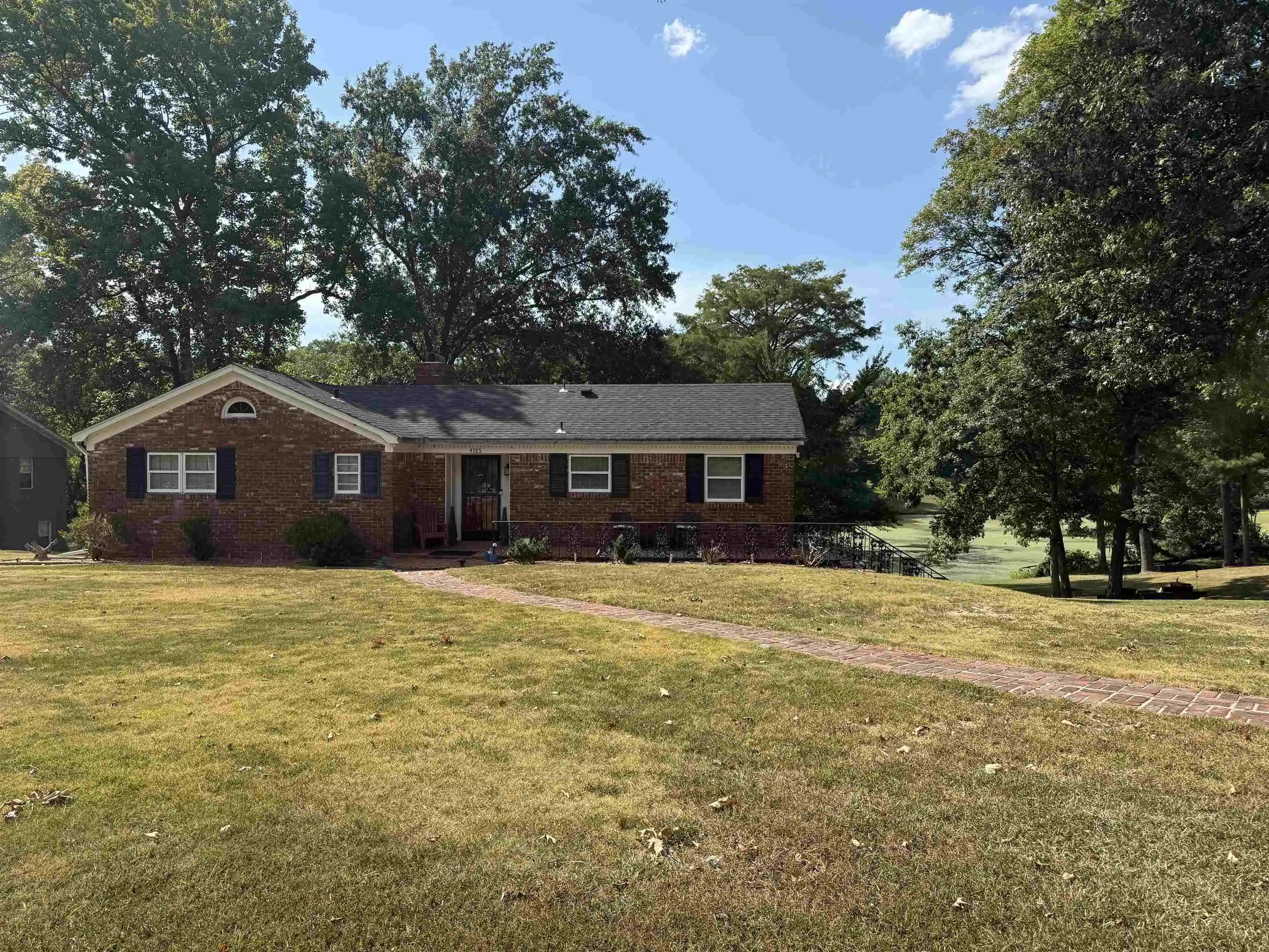 Photo 1 of Sale Pending at 4785 Lakeridge Dr, Memphis, TN 38109 | MLS# 10229662 | Listing updated on 2026-09-07