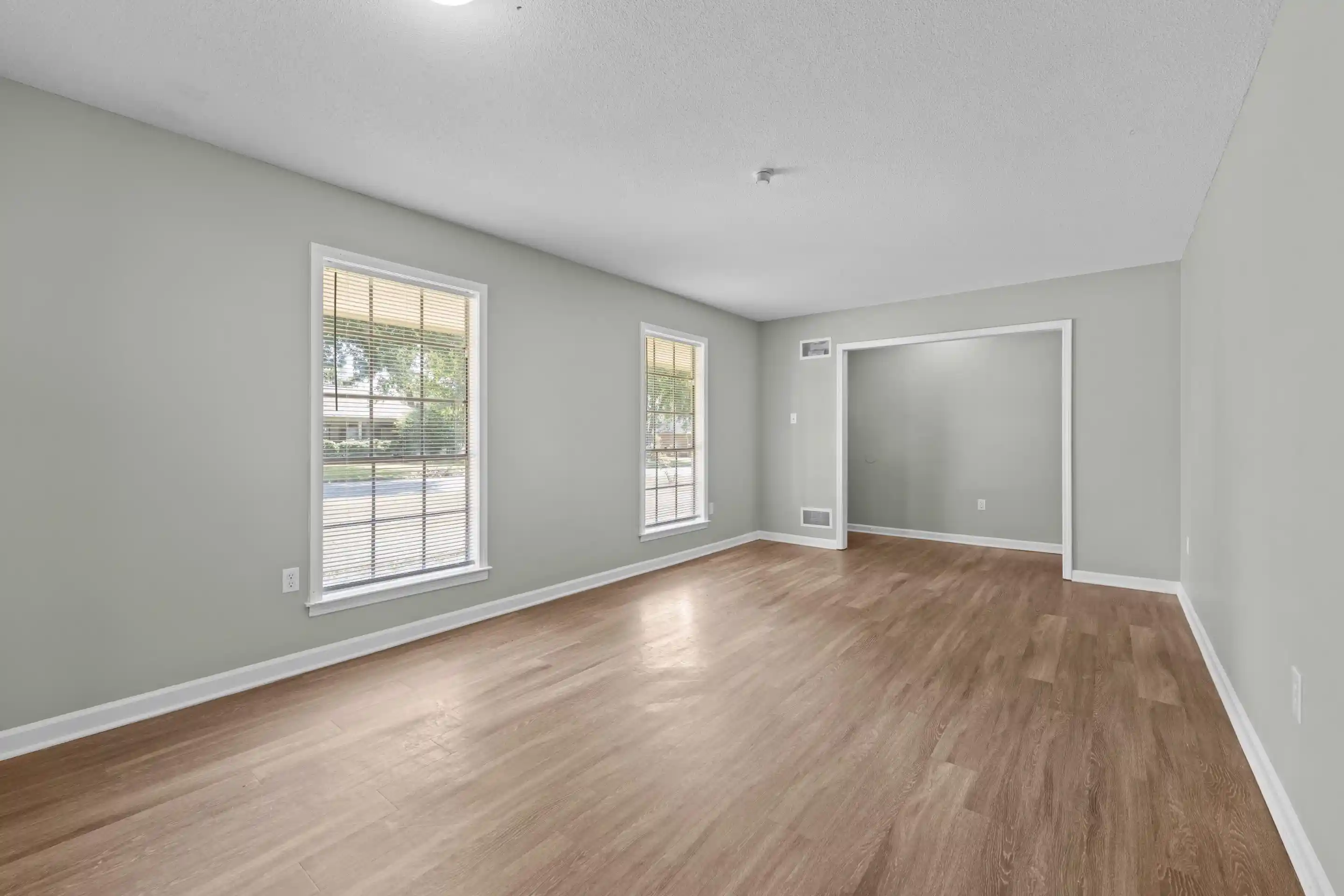 Photo 3 of Single family home for sale at 2331 Eastover Dr, Memphis, TN 38119 | MLS# 10229674 | Listing updated on 2026-09-03