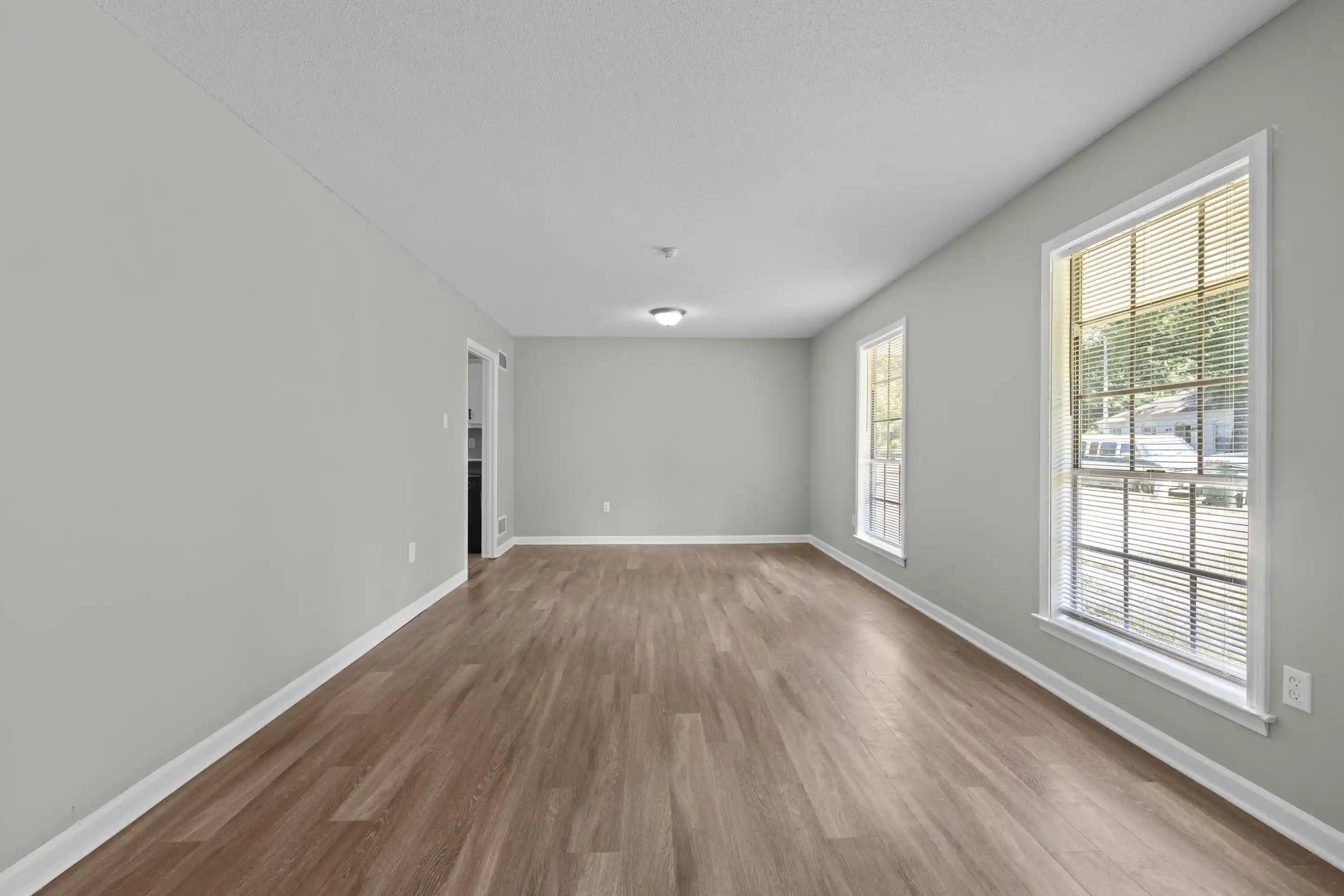 Photo 3 of Single family home for sale at 2331 Eastover Dr, Memphis, TN 38119 | MLS# 10229674 | Listing updated on 2026-09-03
