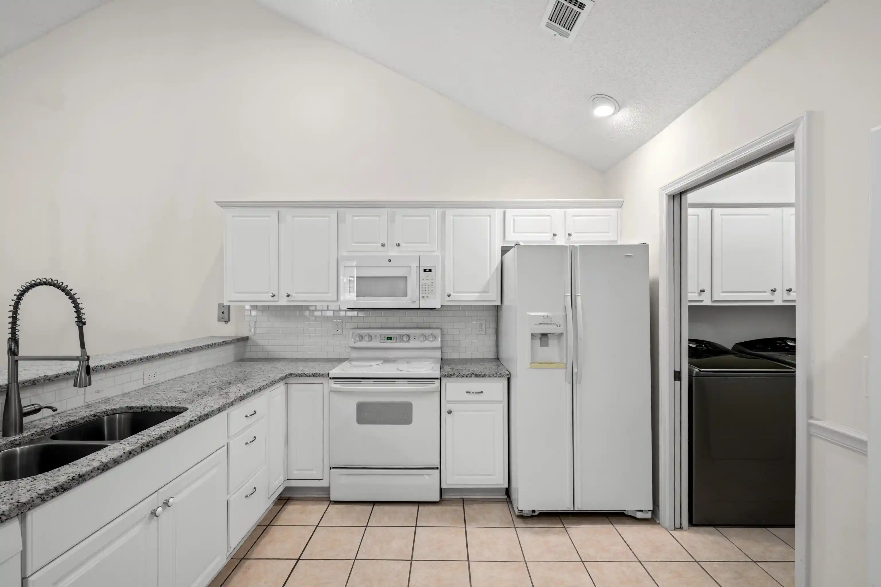 Listing Photo 5 - Condo for sale in building located at 1097 Oak Timber Cir, Collierville, TN 38017 - Unit #64