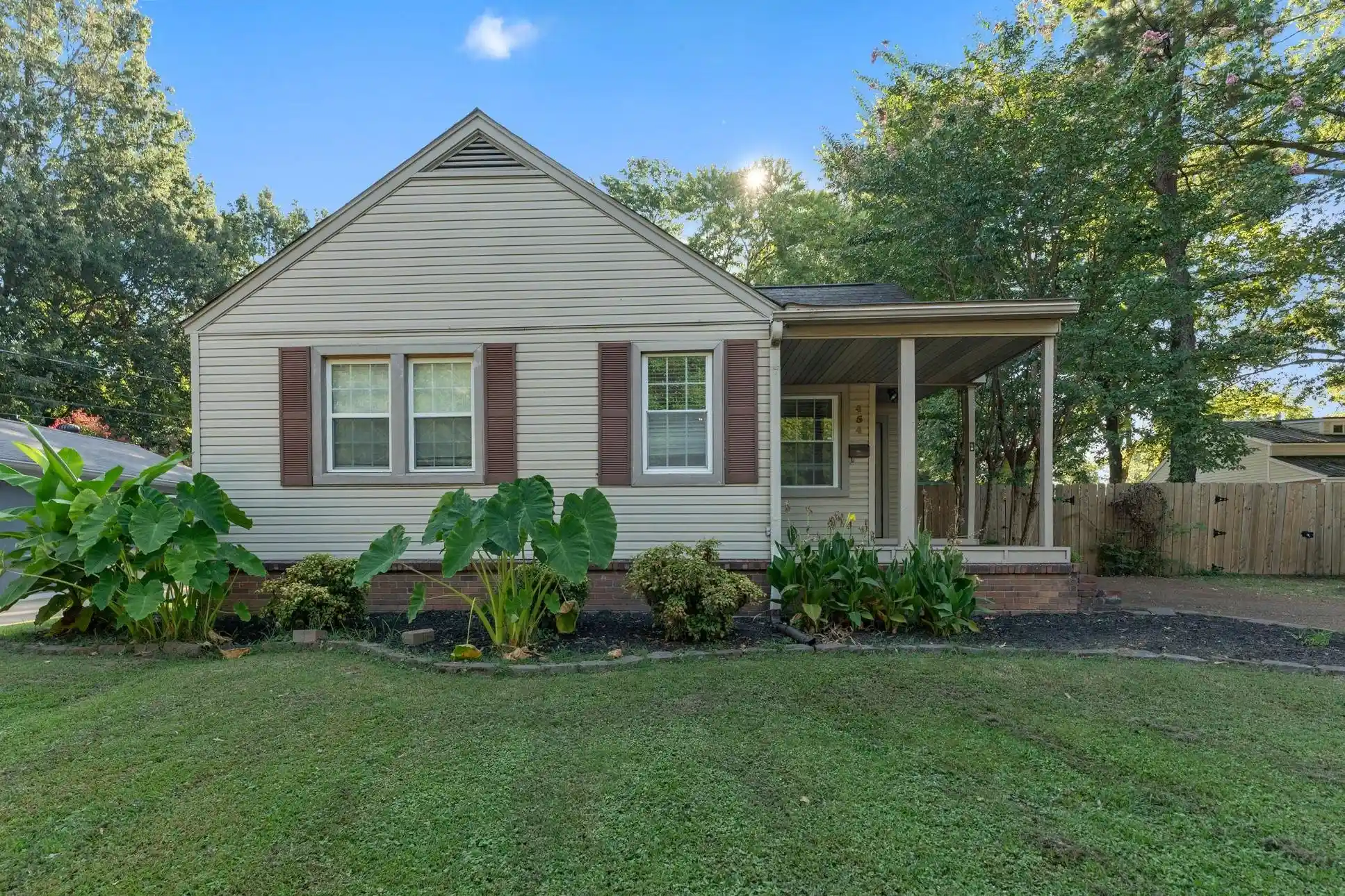 Photo 1 of Single family home for sale at 454 S Center St, Collierville, TN 38017 | MLS# 10229682 | Listing updated on 2026-09-09