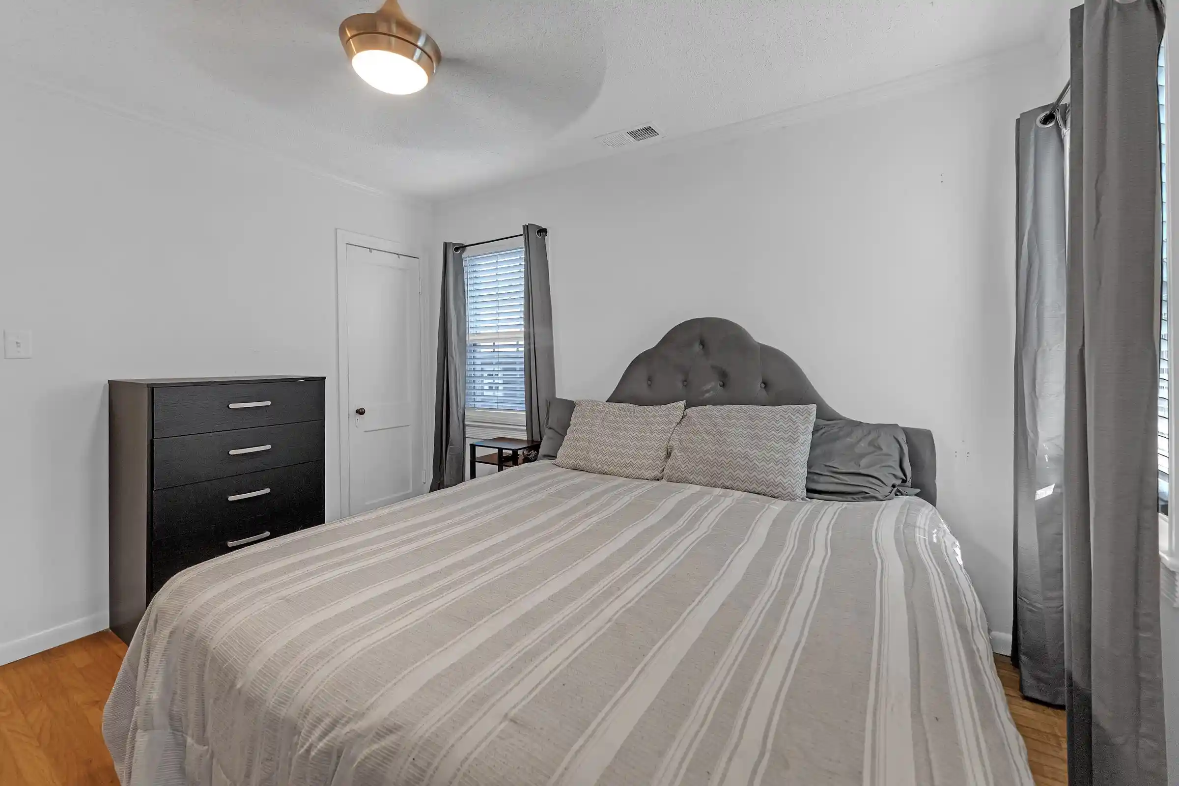 Photo 3 of Single family home for sale at 454 S Center St, Collierville, TN 38017 | MLS# 10229682 | Listing updated on 2026-09-09