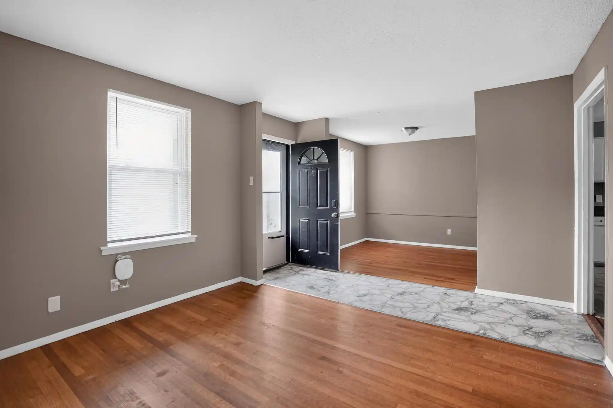 Photo 2 of Single family home for sale at 5046 Cromwell Ave, Memphis, TN 38118 | MLS# 10229696 | Listing updated on 2026-09-08