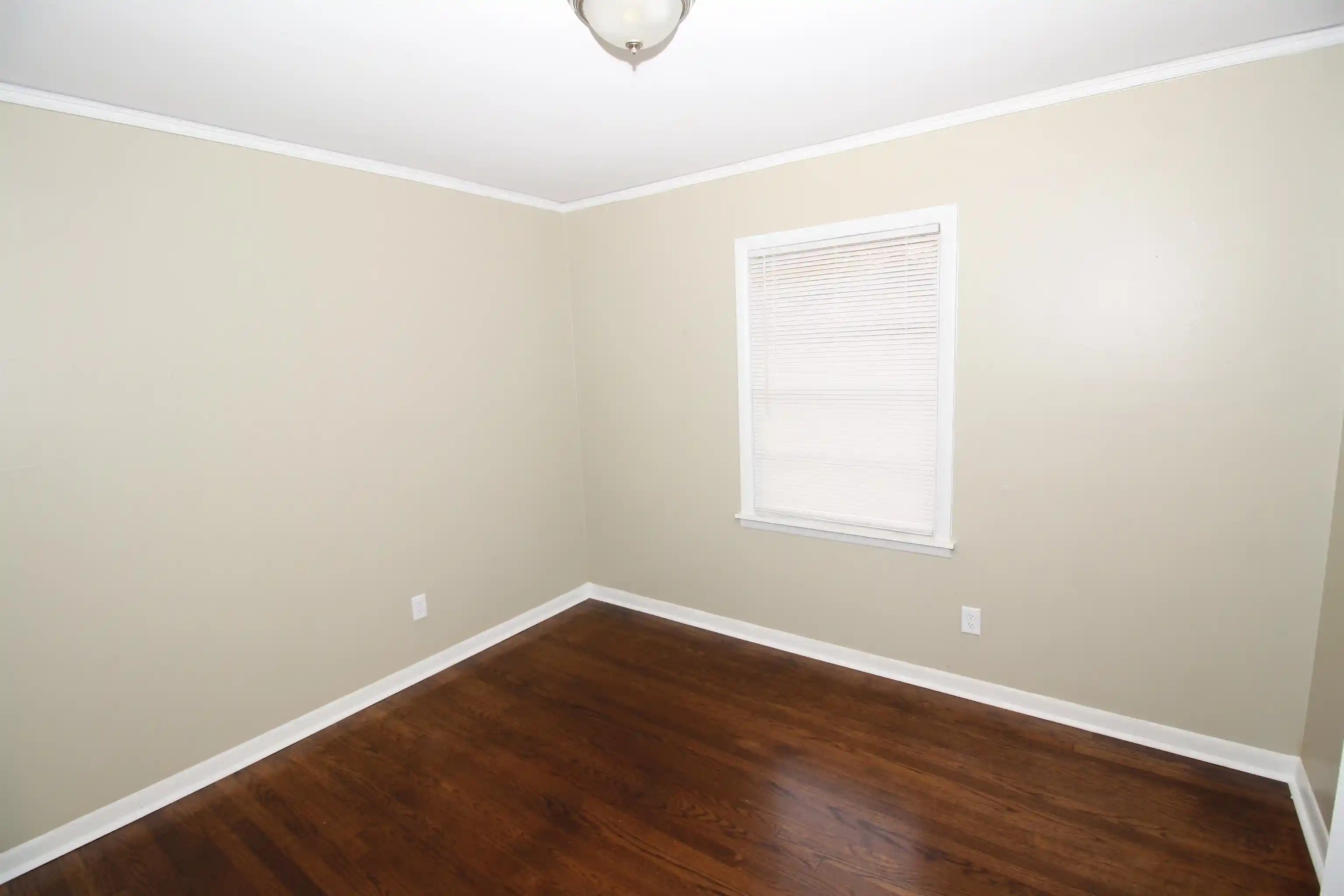 Photo 3 of Single family home for sale at 1749 S Perkins Rd, Memphis, TN 38117 | MLS# 10229717 | Listing updated on 2026-10-01