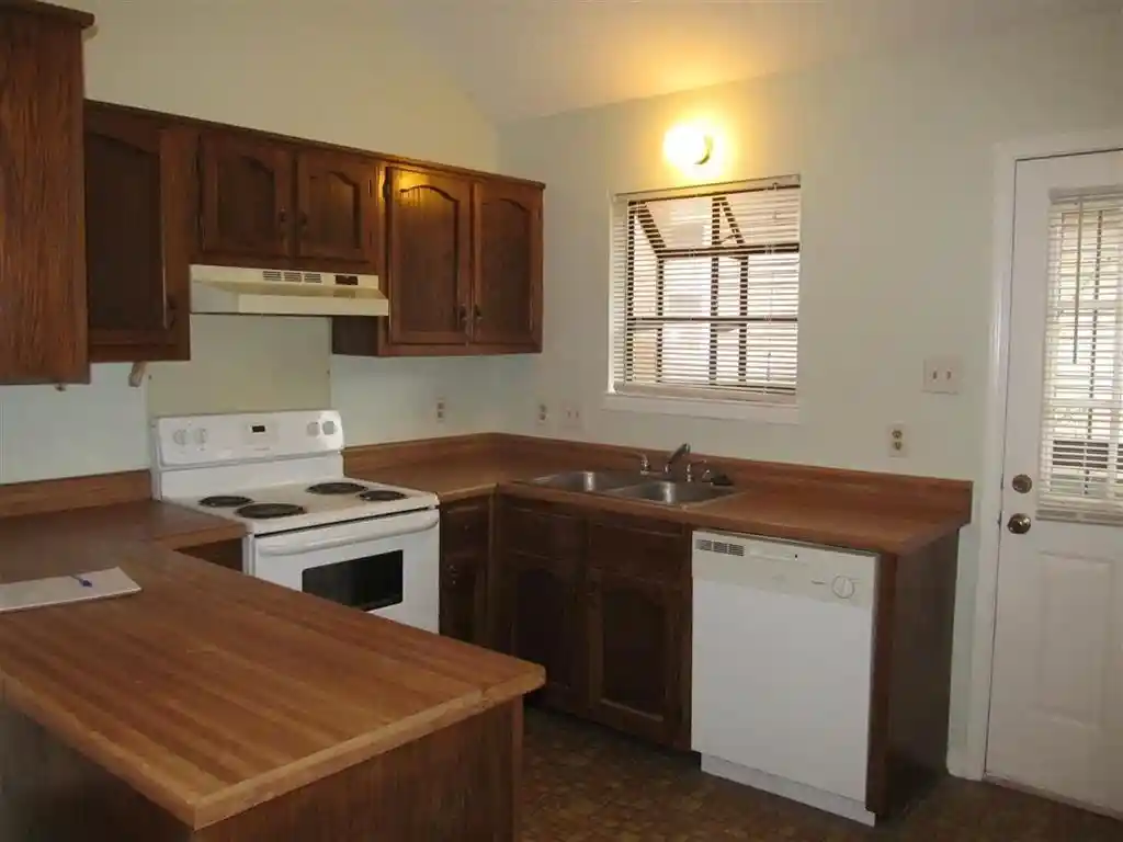 Photo 4 of Townhouse for sale at 3736 Carnes Ave, Memphis, TN 38111 | MLS# 10229724 | Listing updated on 2026-09-03