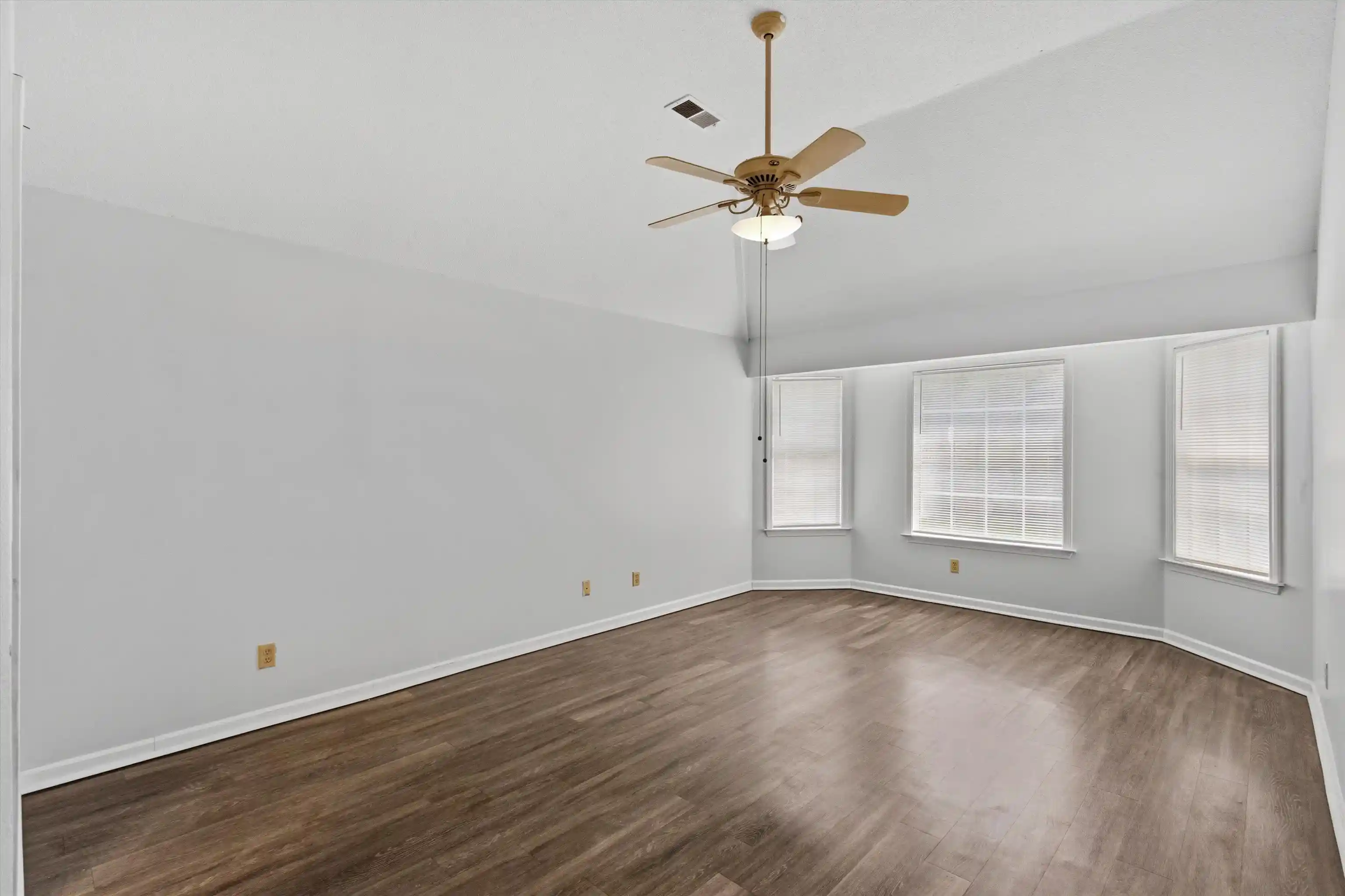 Photo 4 of Sale Pending at 7267 Amberly Way Dr, Cordova, TN 38018 | MLS# 10229727 | Listing updated on 2026-09-21