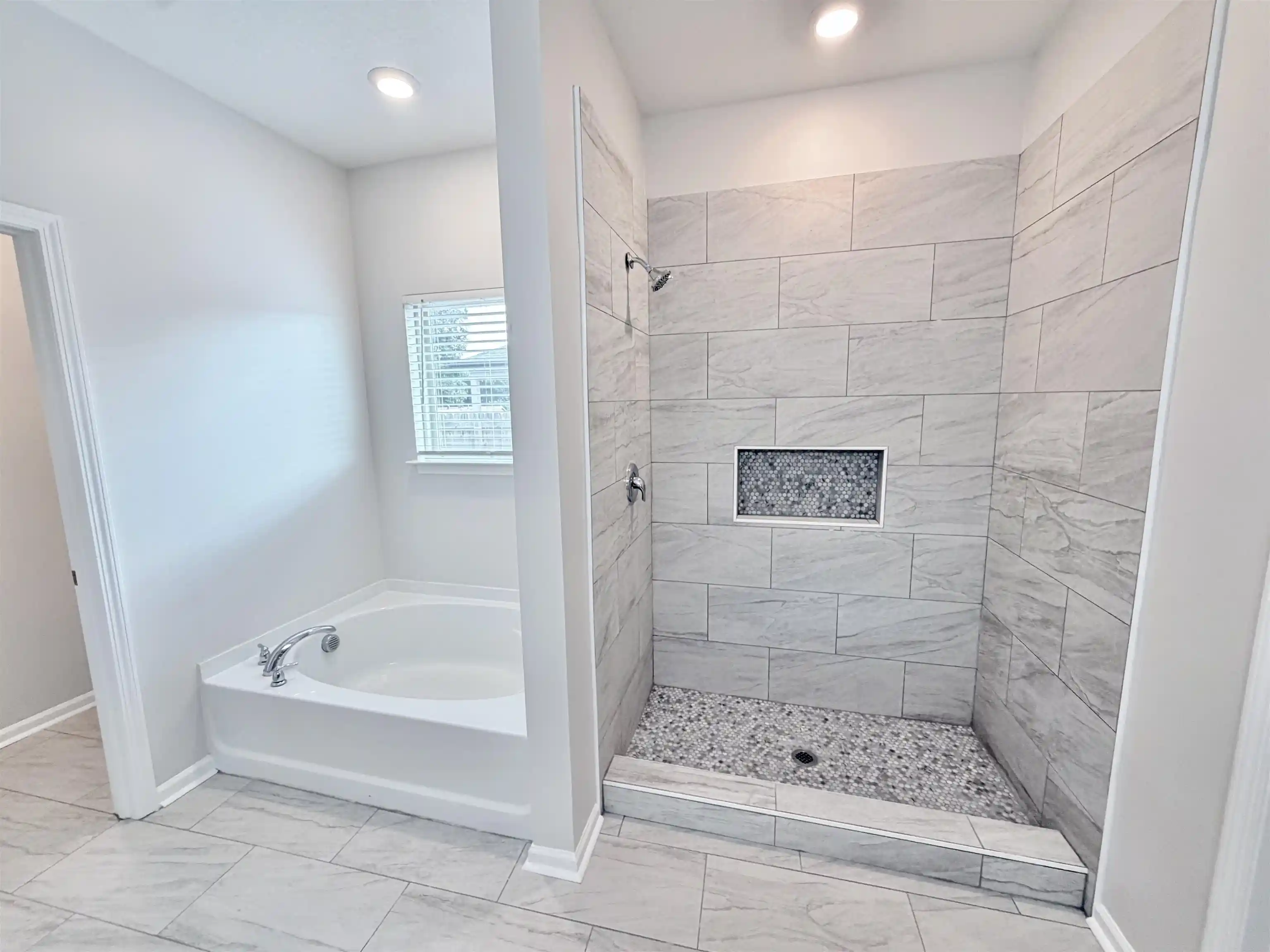 Photo 3 of Single family home for sale at 385 Beau Tisdale Dr, Oakland, TN 38060 | MLS# 10229731 | Listing updated on 2026-09-18